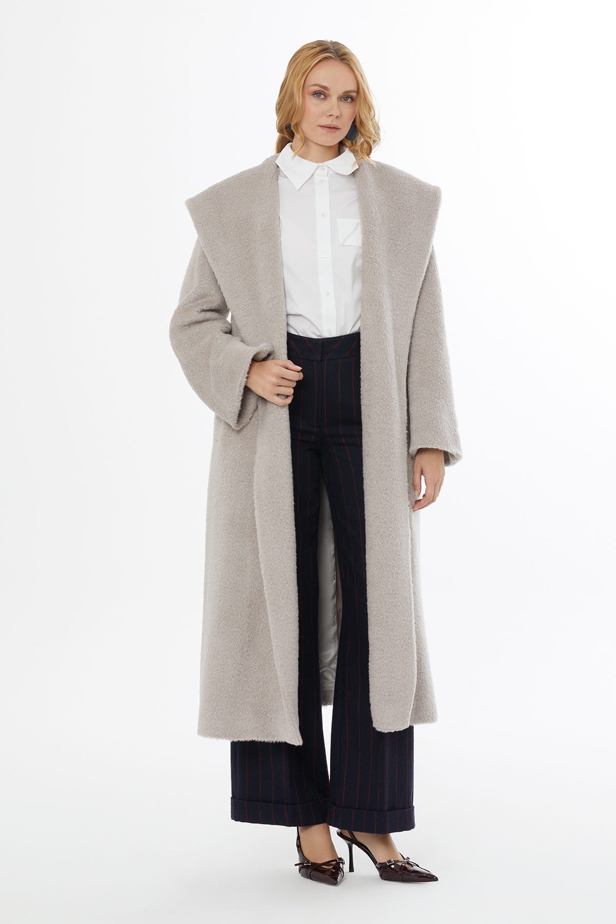 Kapuşon Detaylı Kemer Kapamalı Kaban