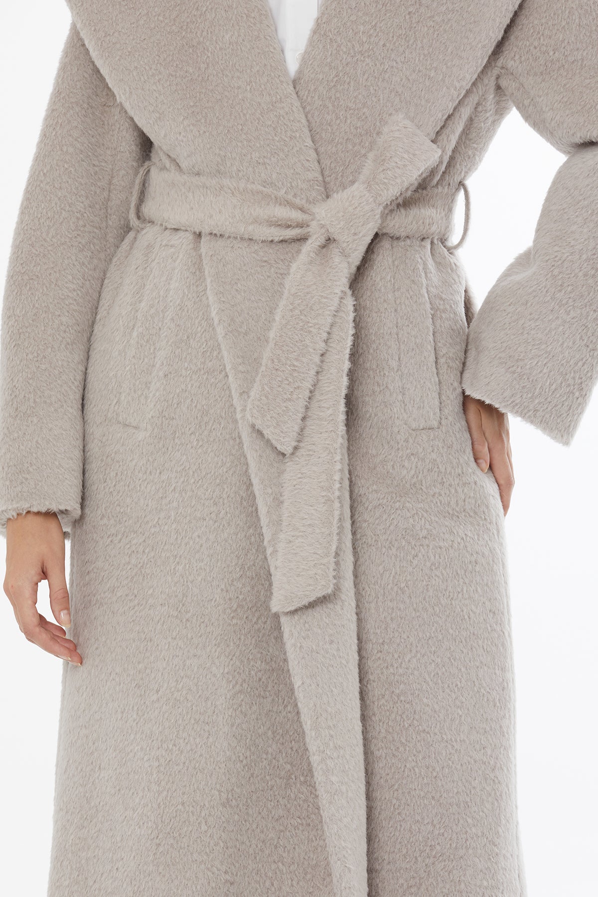 Kapuşon Detaylı Kemer Kapamalı Kaban