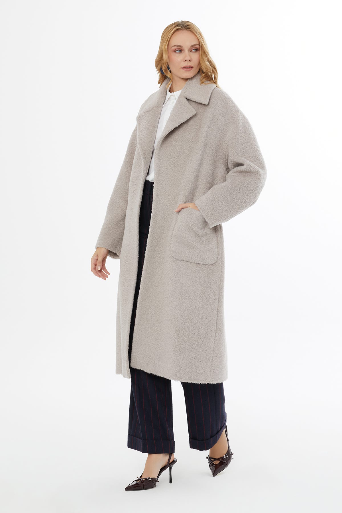 Kemer Kapamalı Aplike Cepli Erkek Yaka Kaban