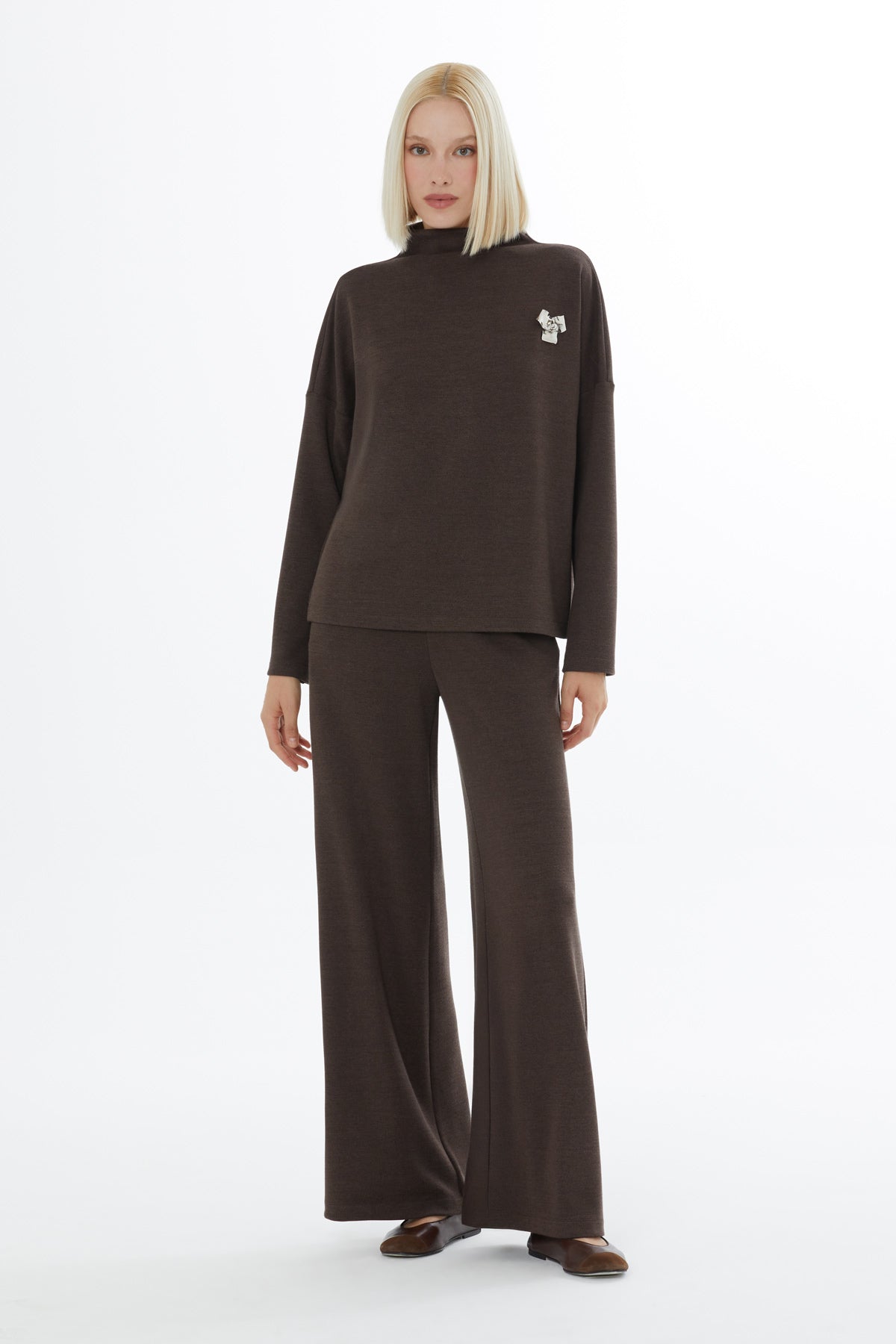 Broş Detaylı Beli Lastikli Eşofman Takımı