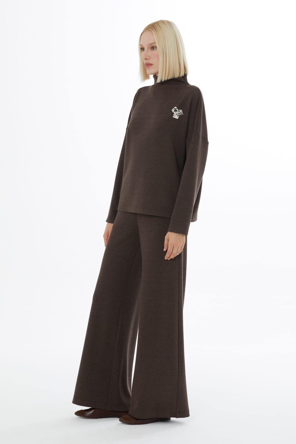 Broş Detaylı Beli Lastikli Eşofman Takımı