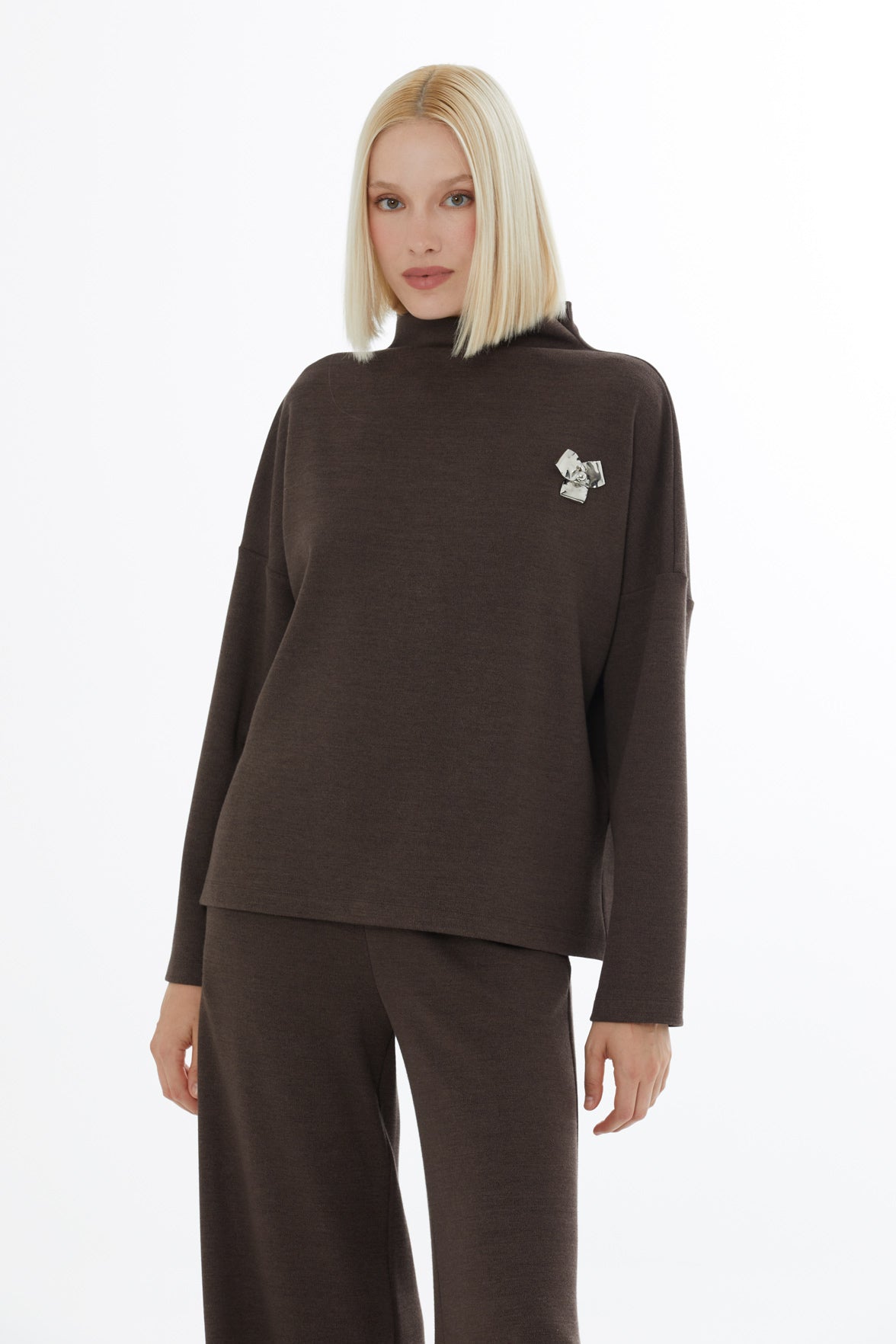 Broş Detaylı Beli Lastikli Eşofman Takımı