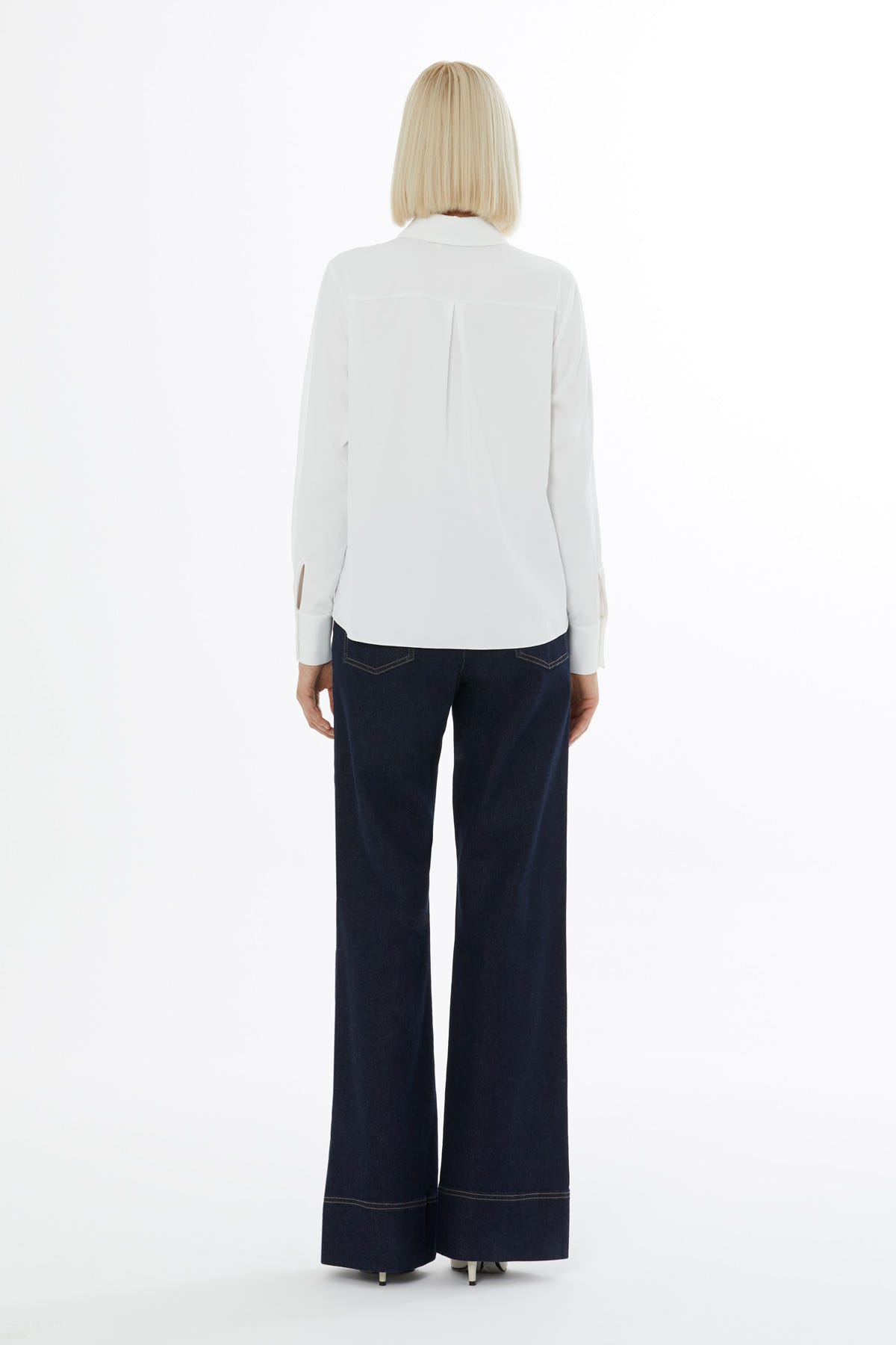 Gül Aksesuar Detaylı Düğme Kapamalı Gömlek