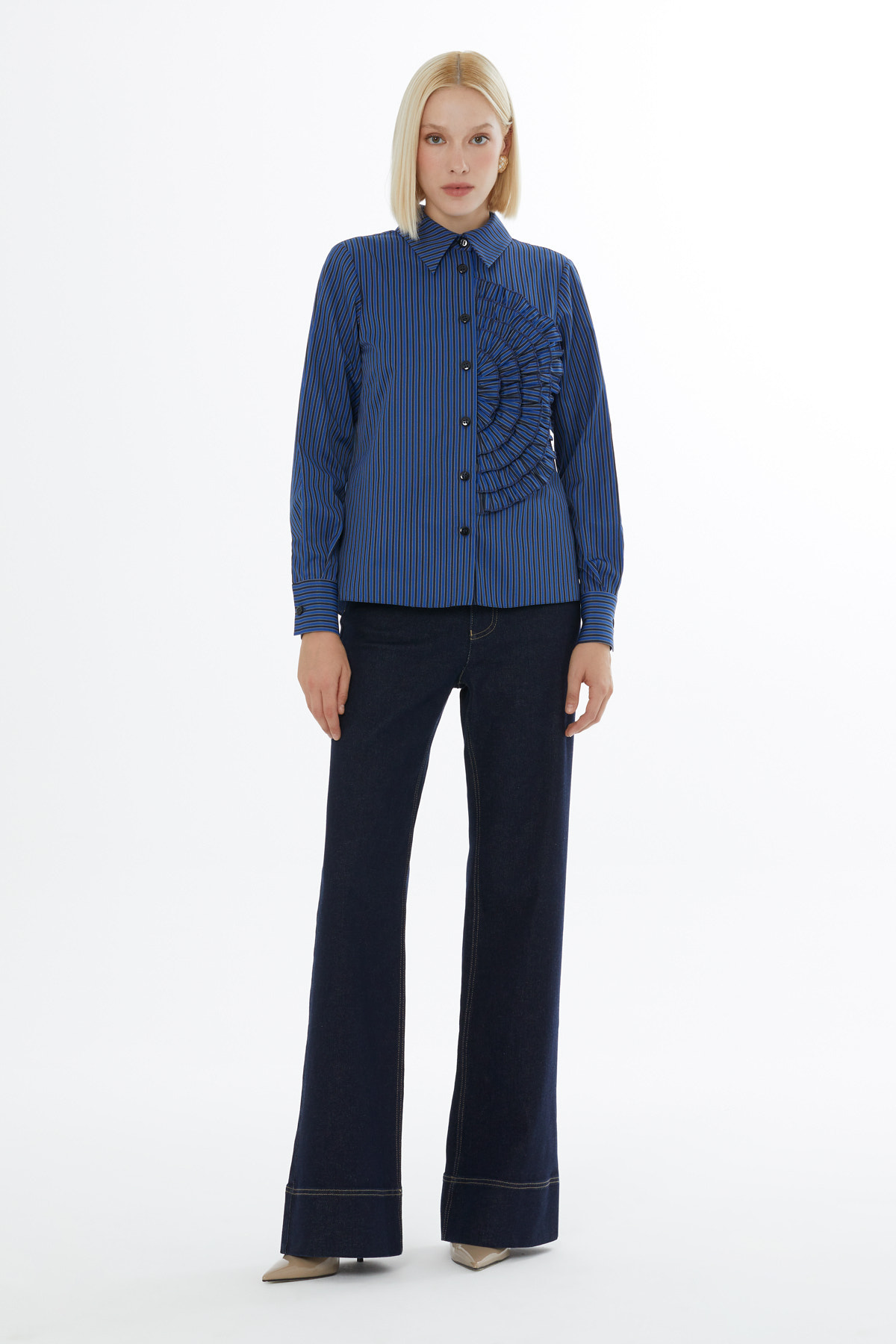 Düğme Kapamalı Yakalı Uzun Kollu Gömlek