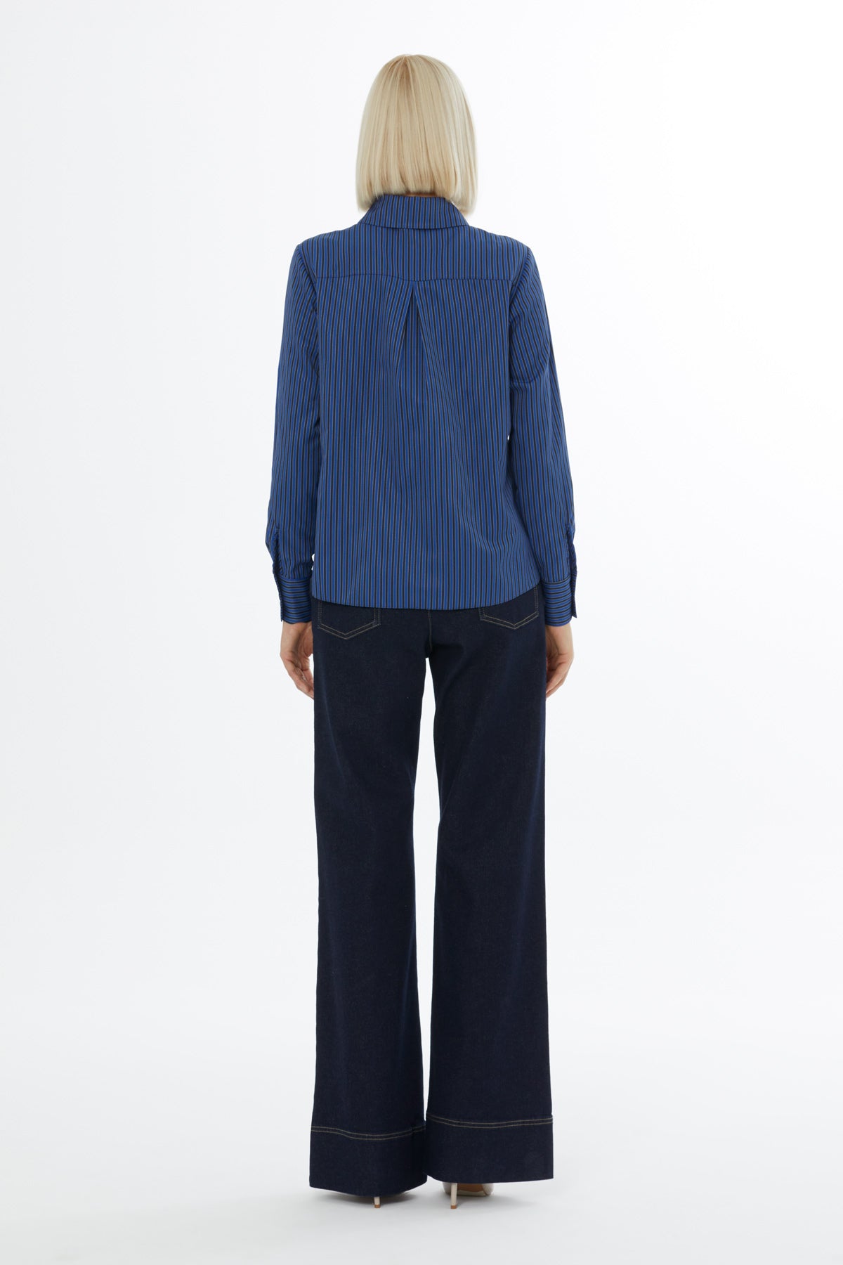 Düğme Kapamalı Yakalı Uzun Kollu Gömlek