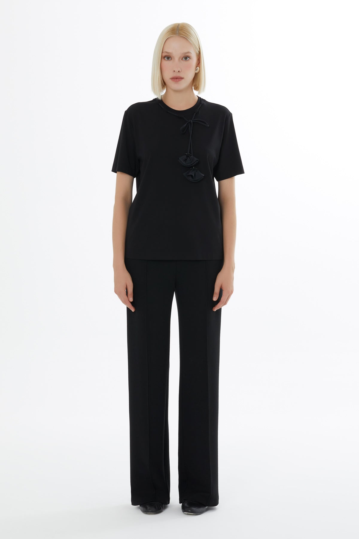 Minimalist Aksesuar Detaylı T-Shirt