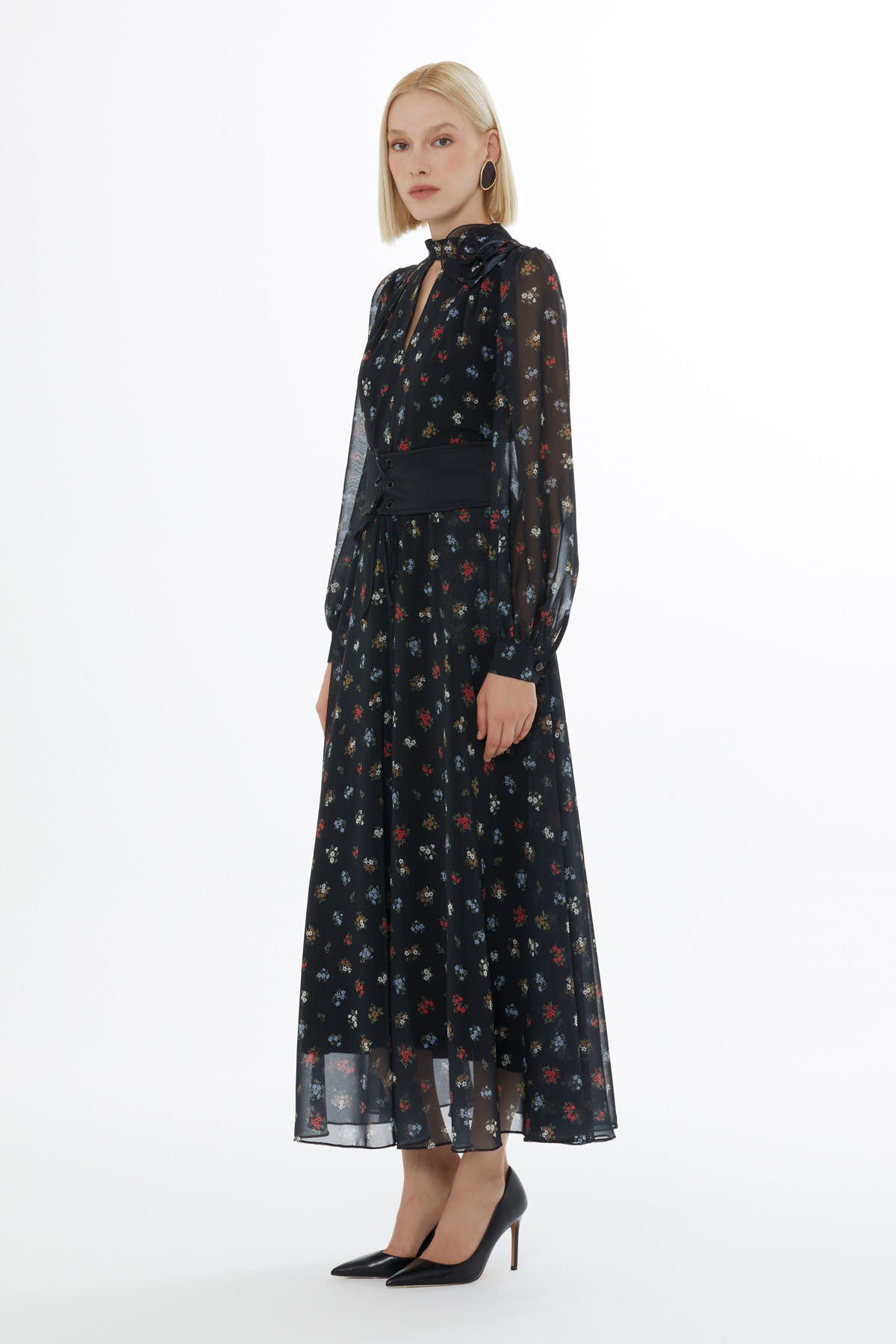 Gül Detaylı Desenli Maxi Elbise