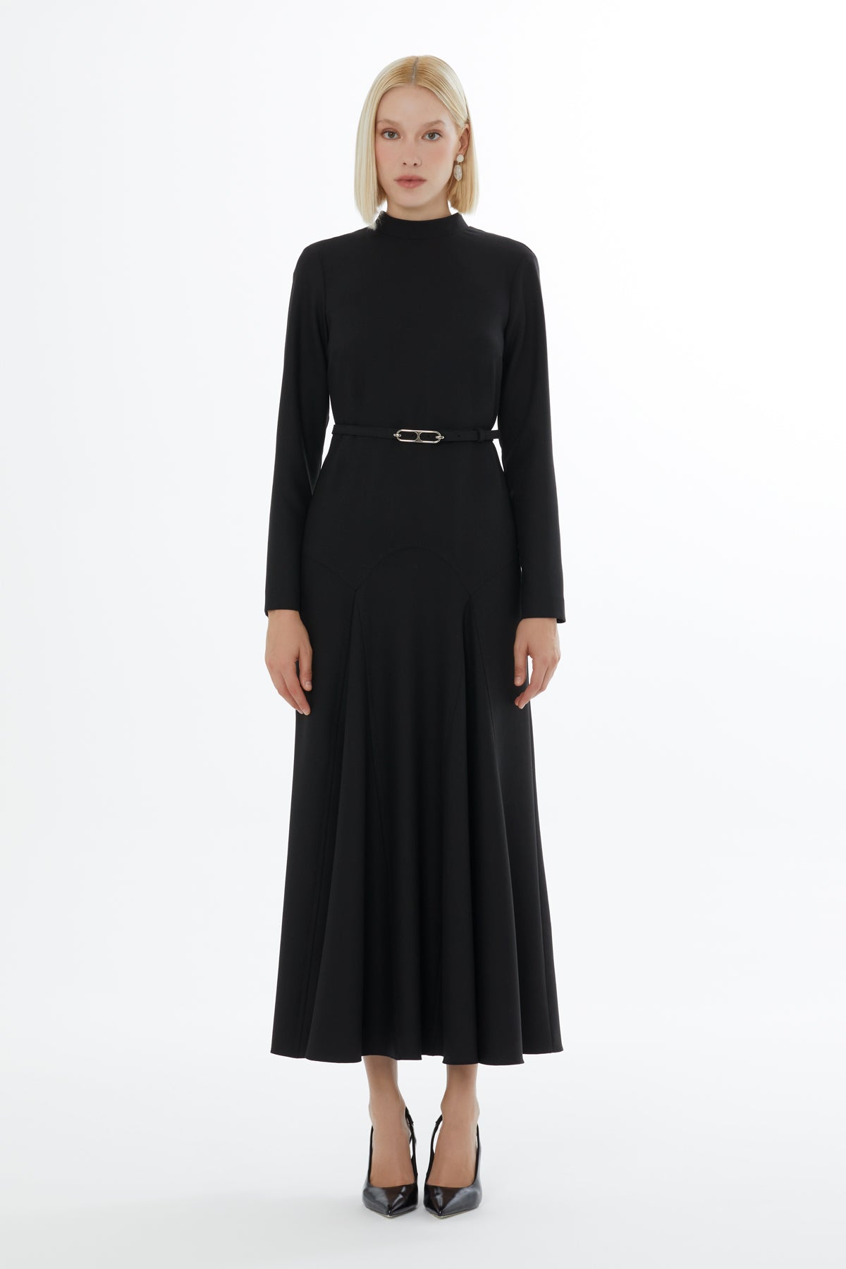 Arkası Fermuar Kapamalı Kemerli Elbise