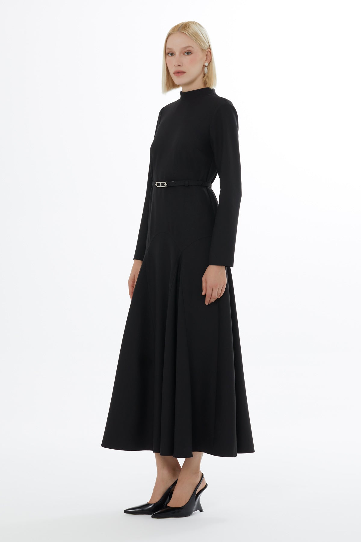 Arkası Fermuar Kapamalı Kemerli Elbise