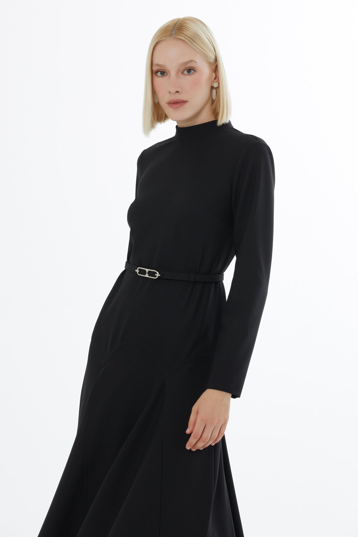 Arkası Fermuar Kapamalı Kemerli Elbise