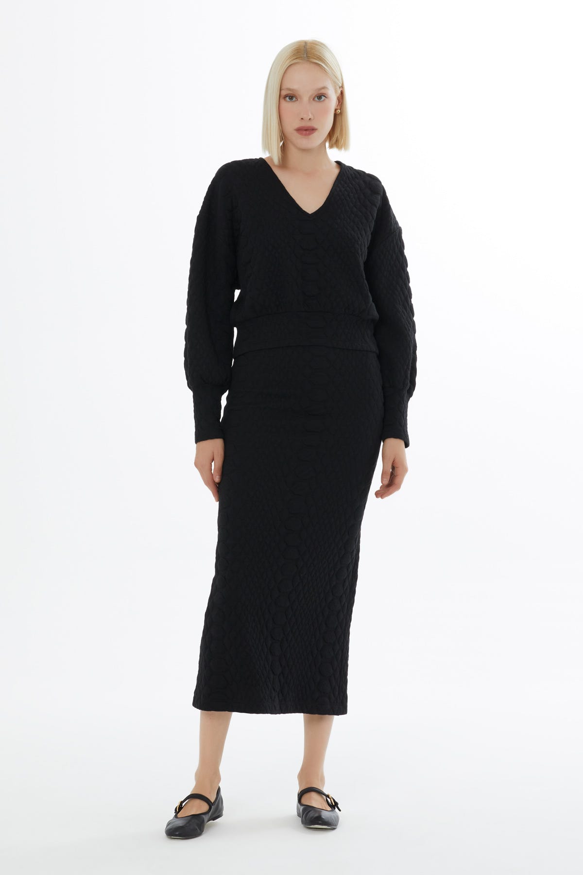 V Yakalı Rahat Kesim Bluz Ve Kalem Etekli Yılan Desenli Dokulu Örme Takım