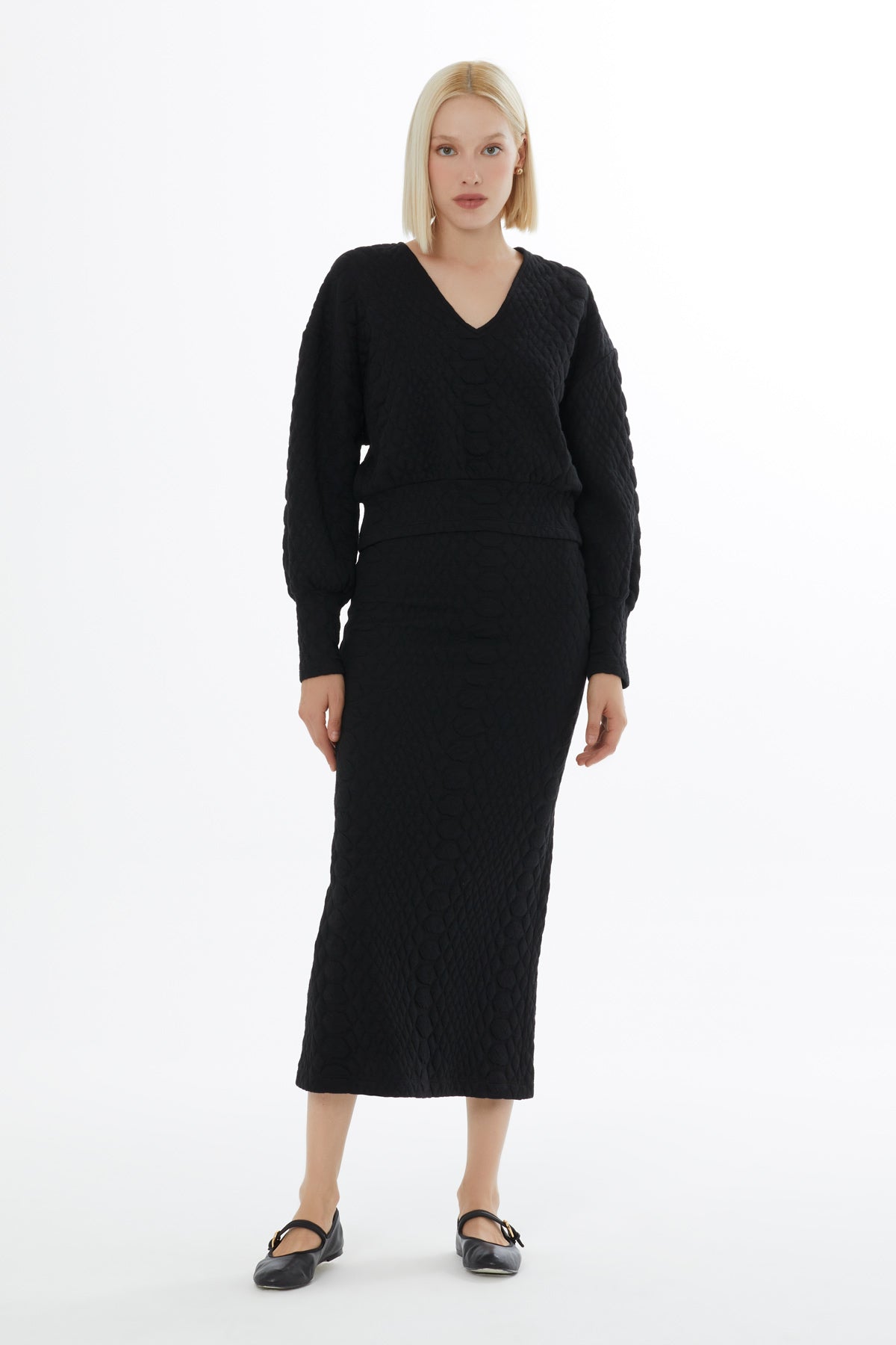 V Yakalı Rahat Kesim Bluz Ve Kalem Etekli Yılan Desenli Dokulu Örme Takım