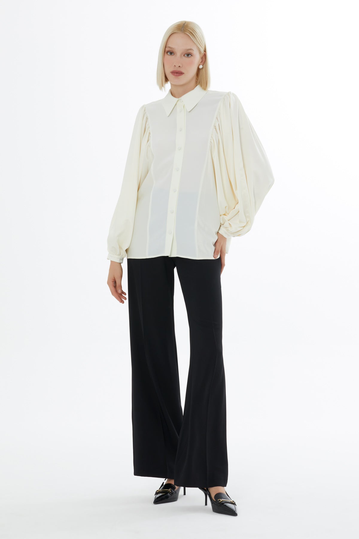 Yarasa Kollu Uyumlu Kumaş Detaylı Gömlek