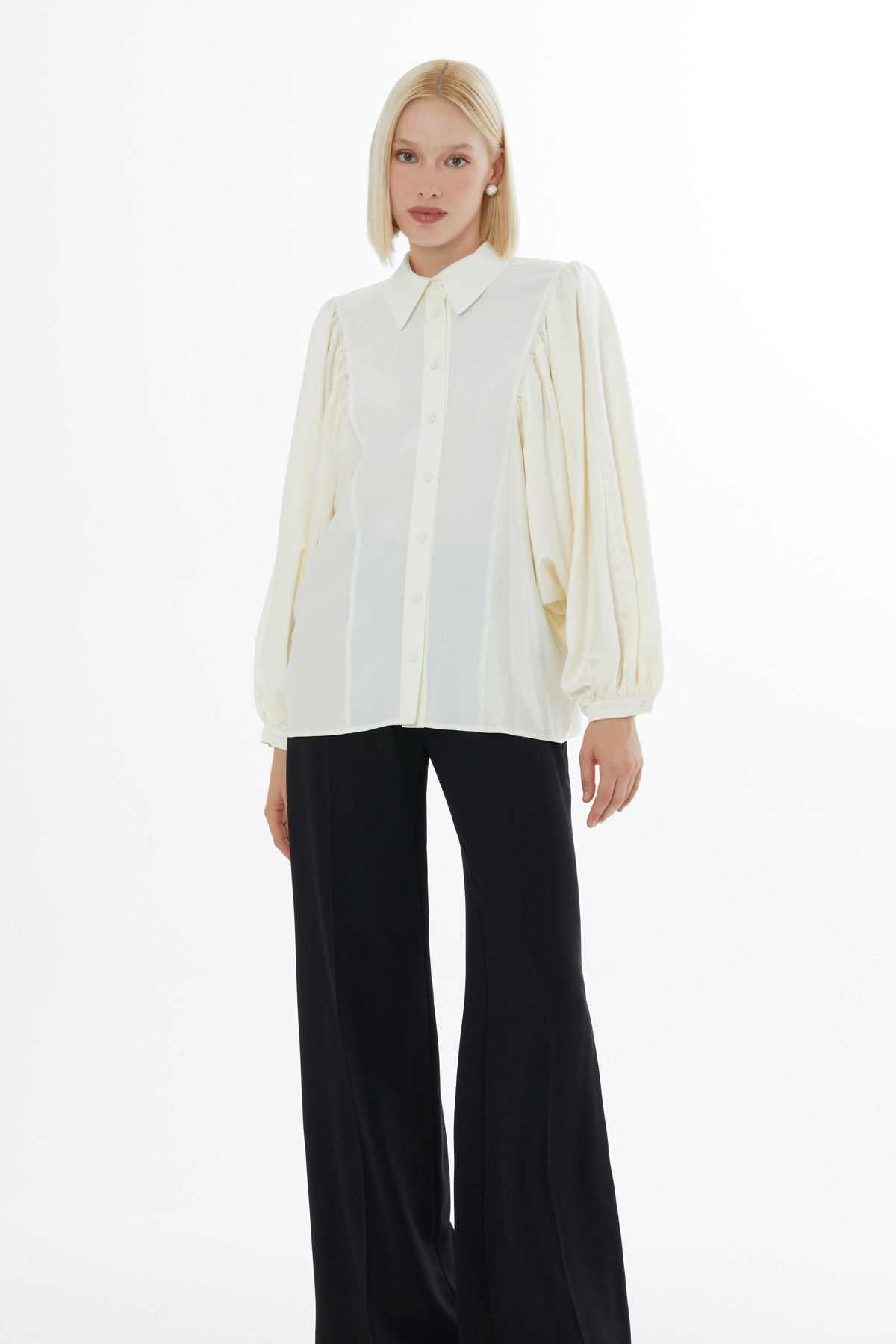 Yarasa Kollu Uyumlu Kumaş Detaylı Gömlek