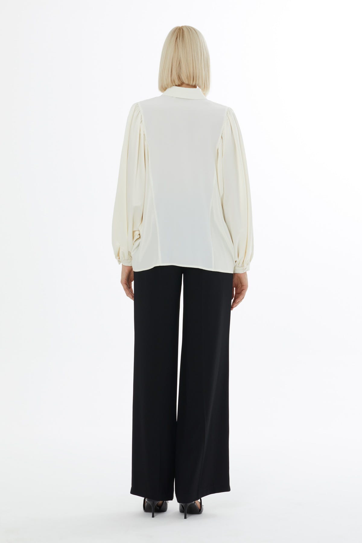 Yarasa Kollu Uyumlu Kumaş Detaylı Gömlek