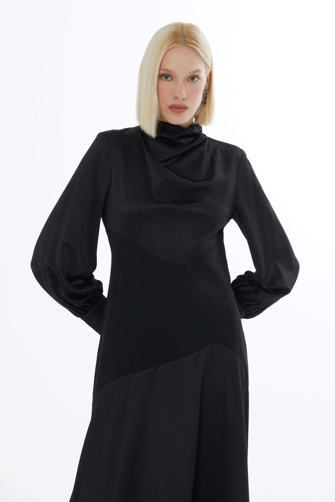 Degaje Yakalı Bel Detaylı Midi Elbise