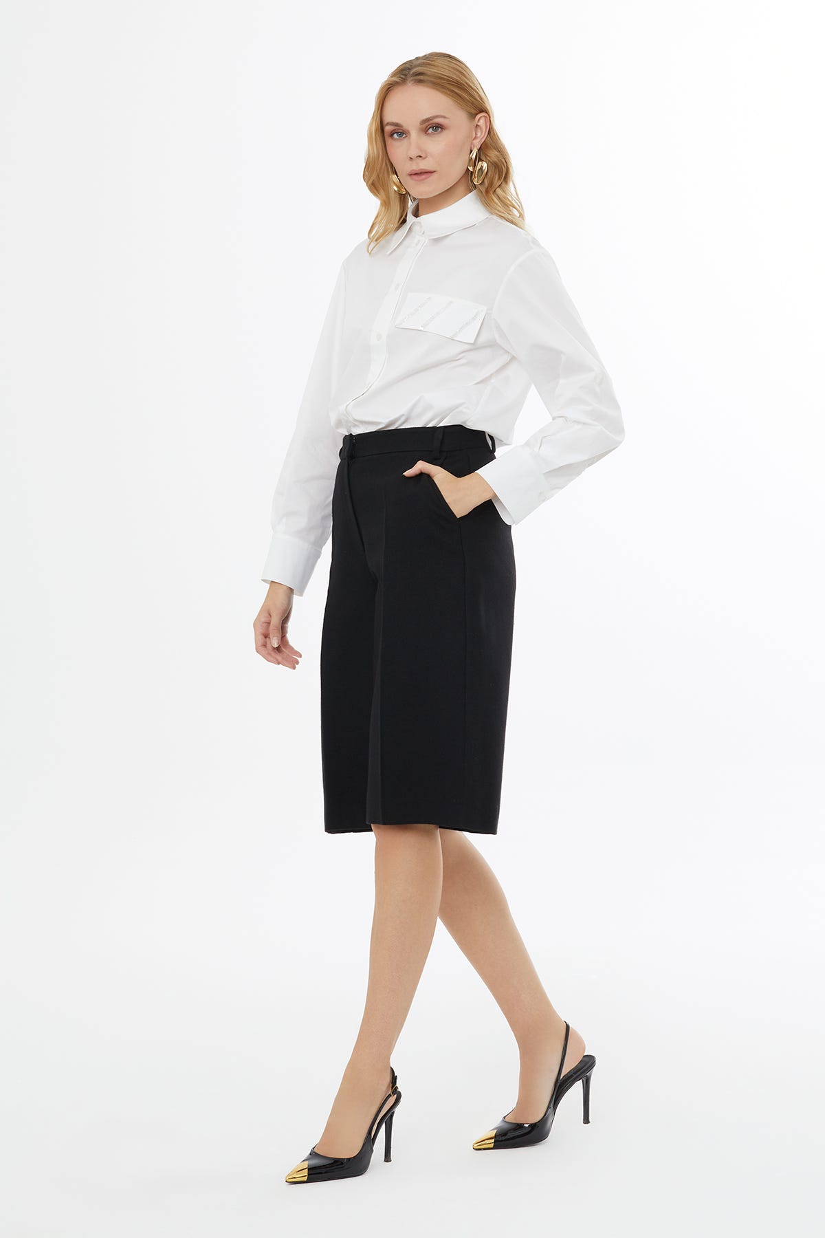 Fermuarlı Ve Agraf Kapamalı Ütü İzi Detaylı Cepli Şort