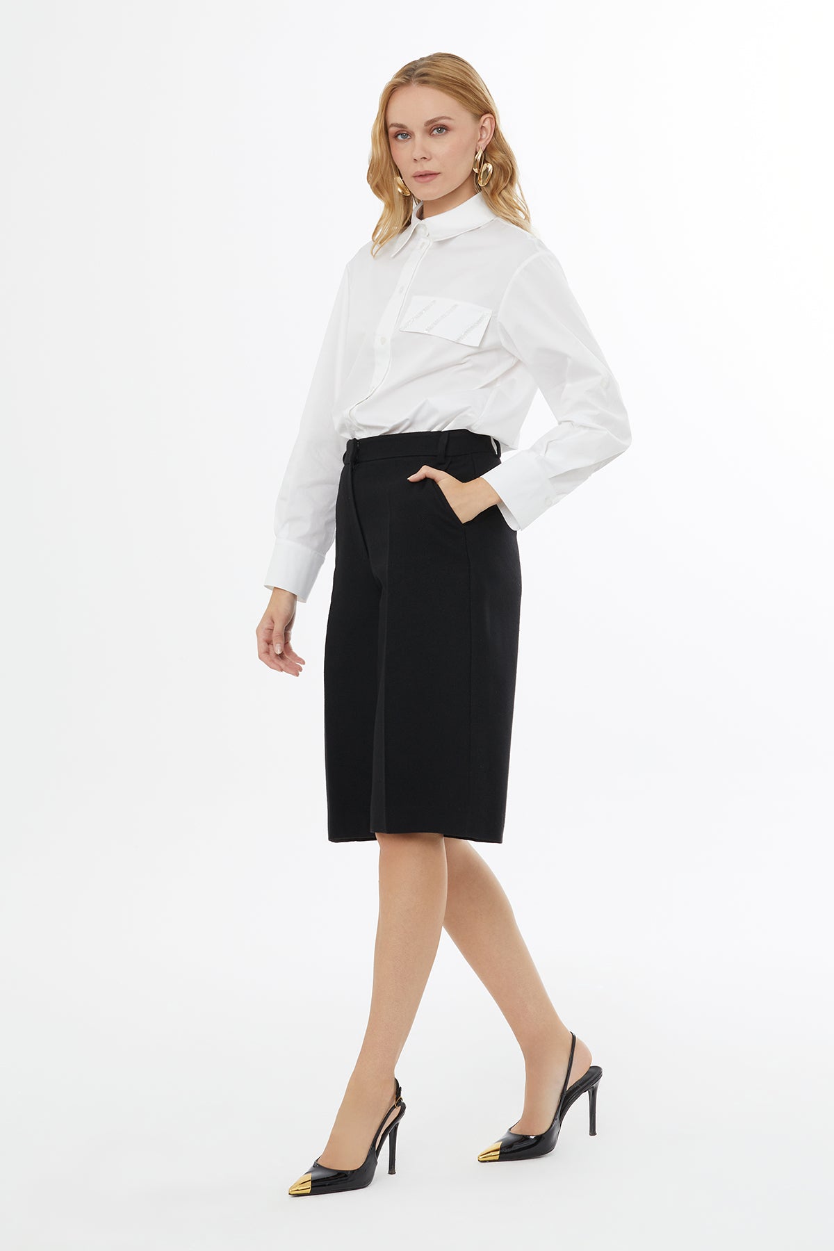 Fermuarlı Ve Agraf Kapamalı Ütü İzi Detaylı Cepli Şort