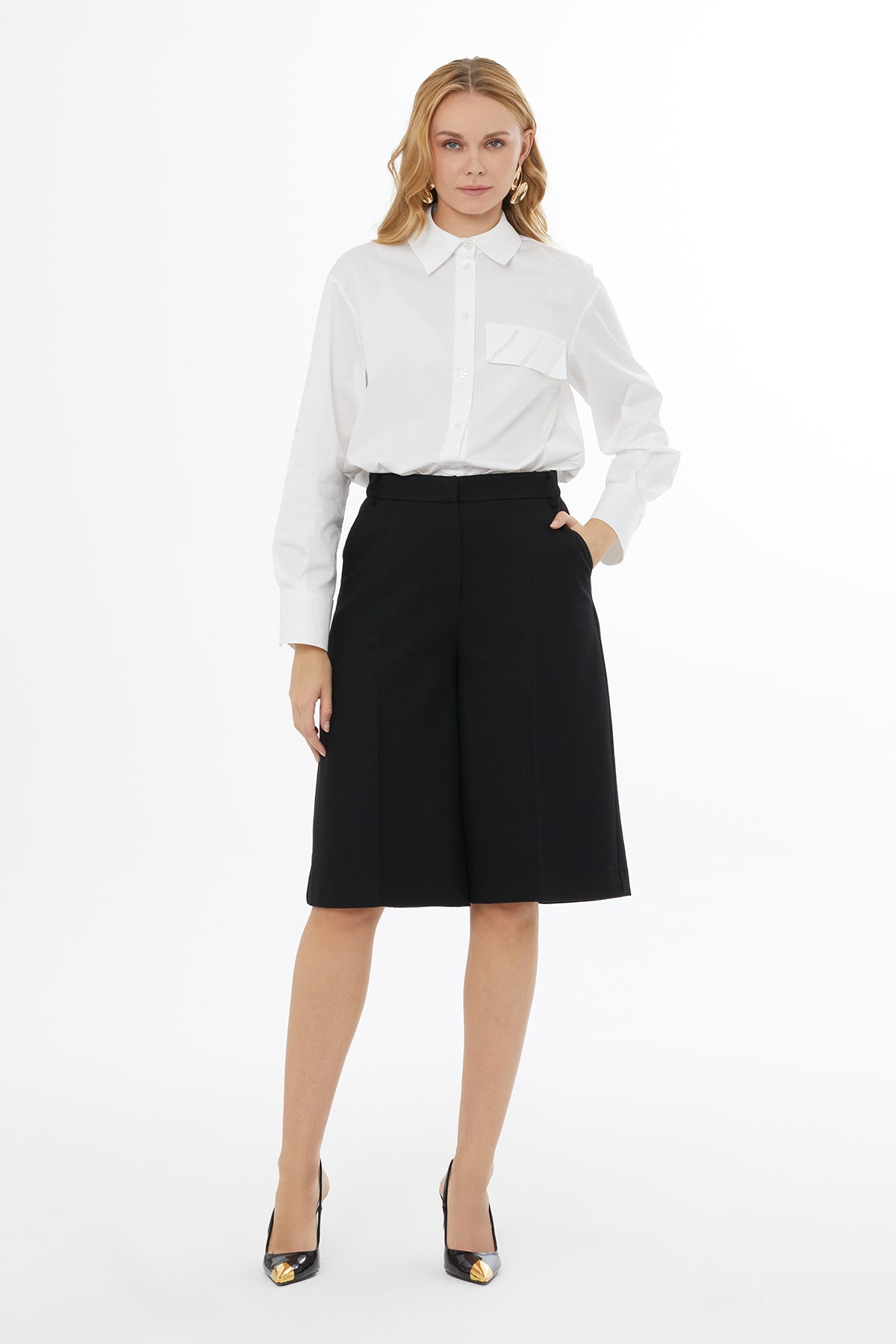 Fermuarlı Ve Agraf Kapamalı Ütü İzi Detaylı Cepli Şort