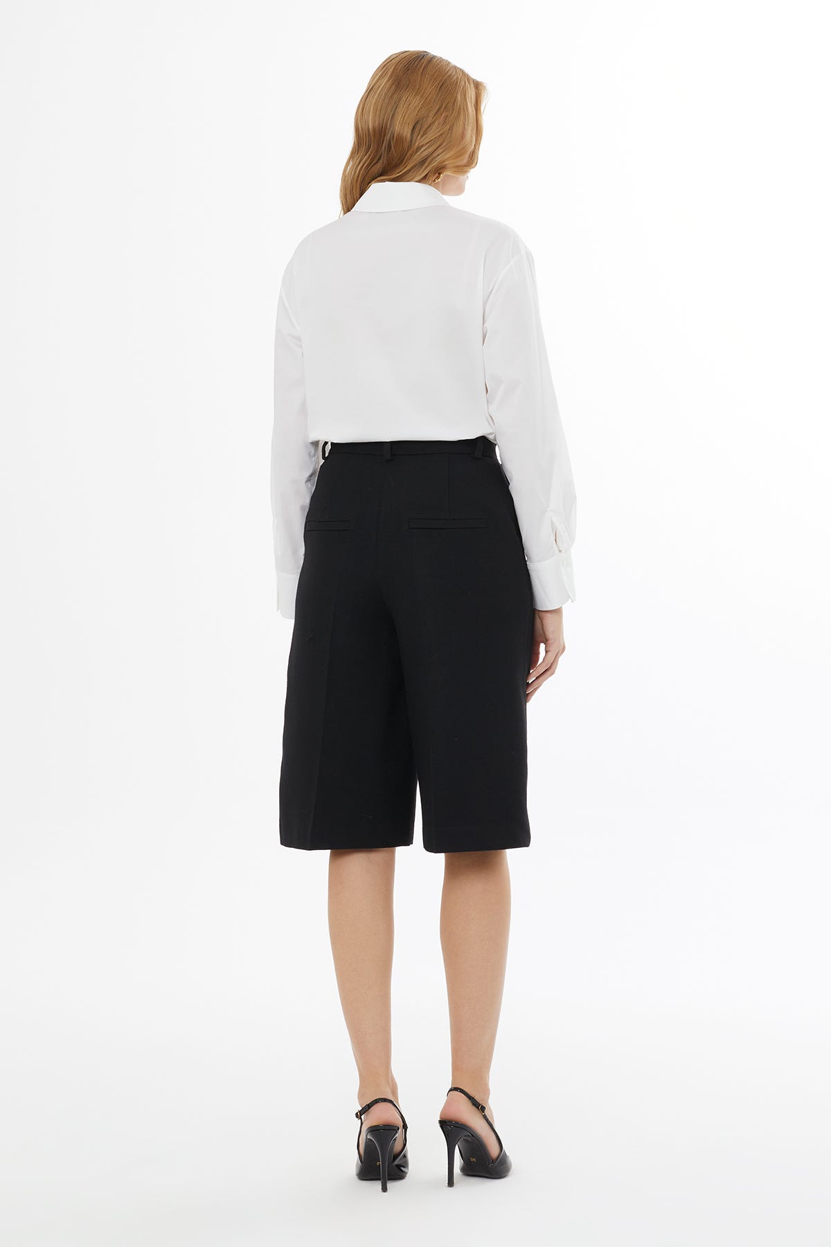 Fermuarlı Ve Agraf Kapamalı Ütü İzi Detaylı Cepli Şort