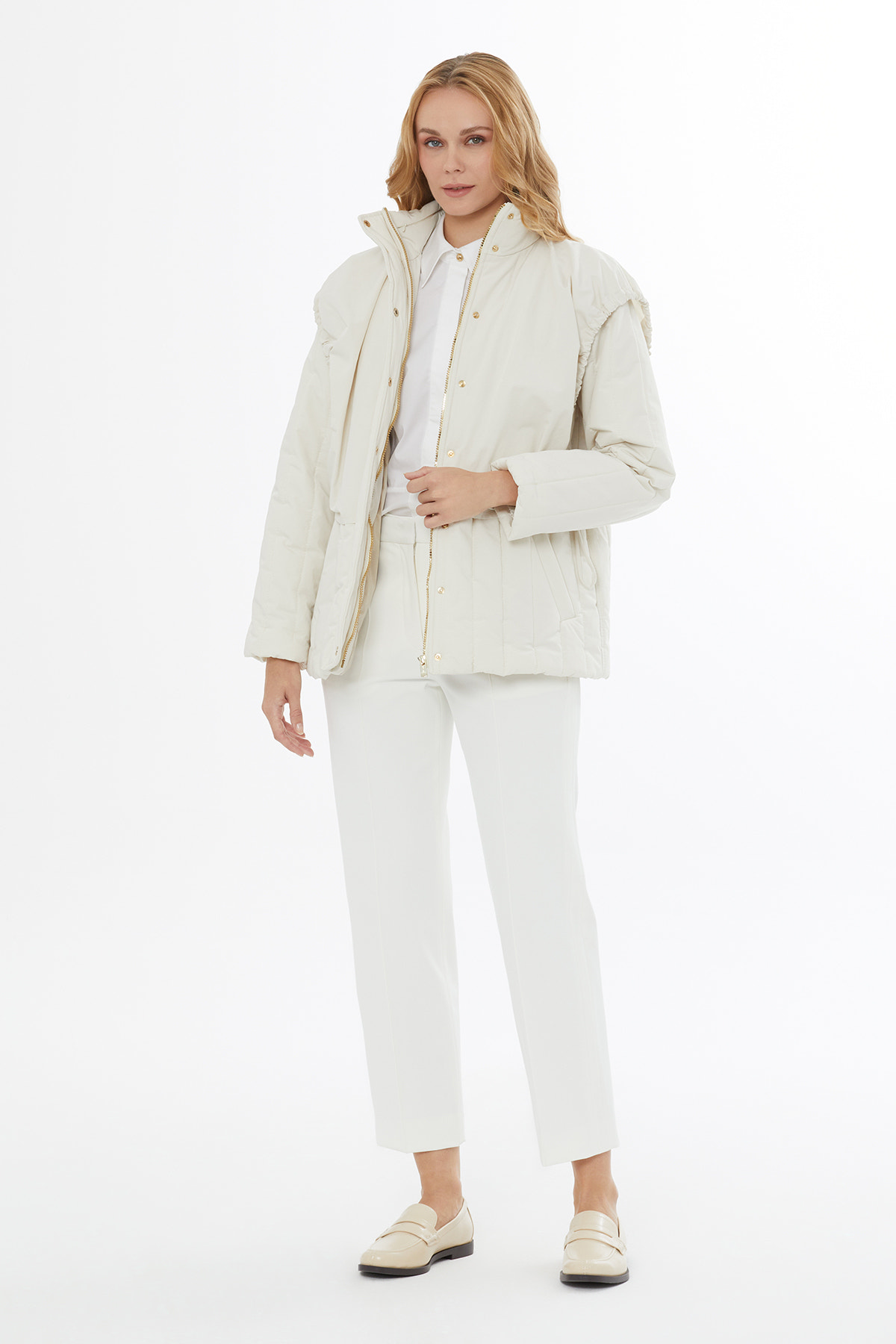 Kapşonlu Koldan Büzgülü Kapitone Mont