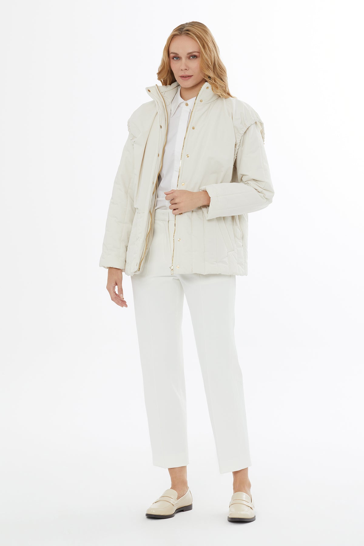 Kapşonlu Koldan Büzgülü Kapitone Mont