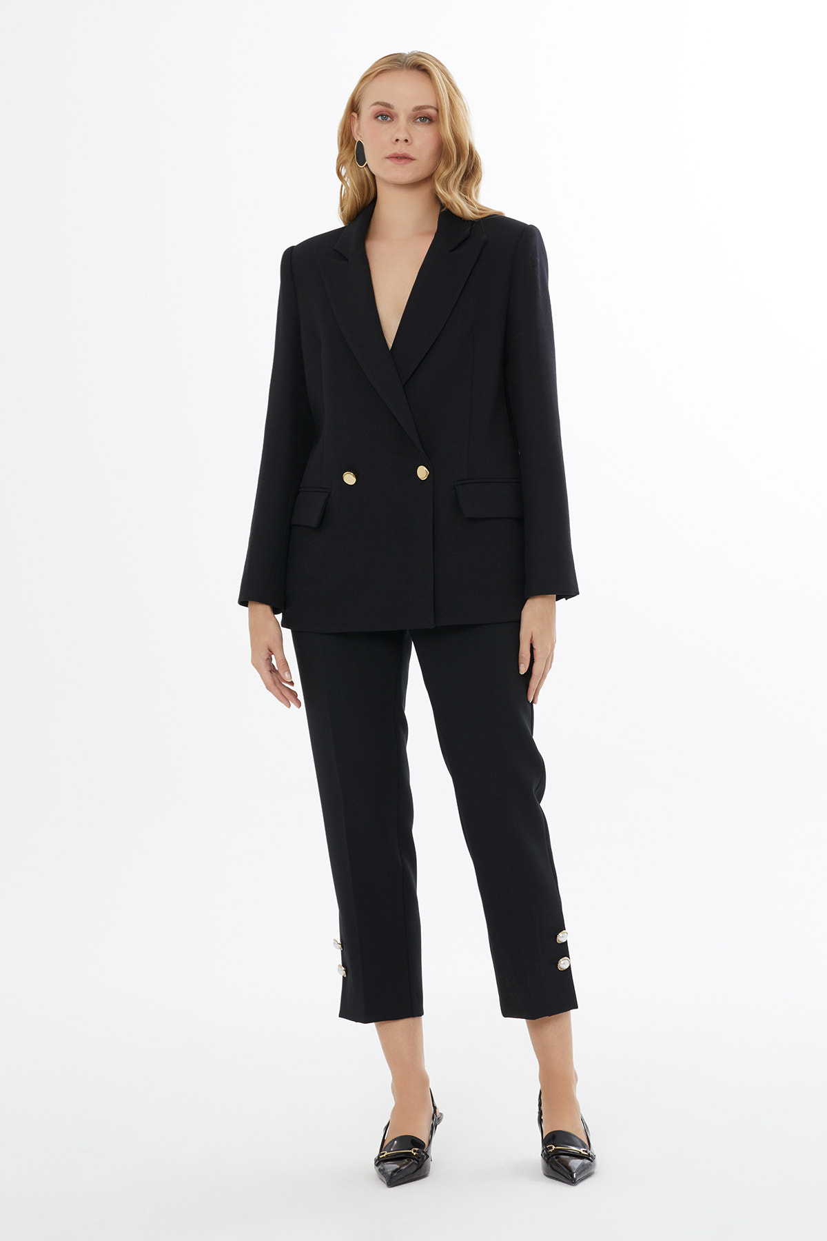 Önden Düğmeli Cepli Kadın Ceket