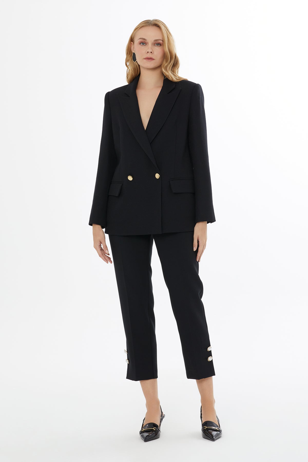 Önden Düğmeli Cepli Kadın Ceket