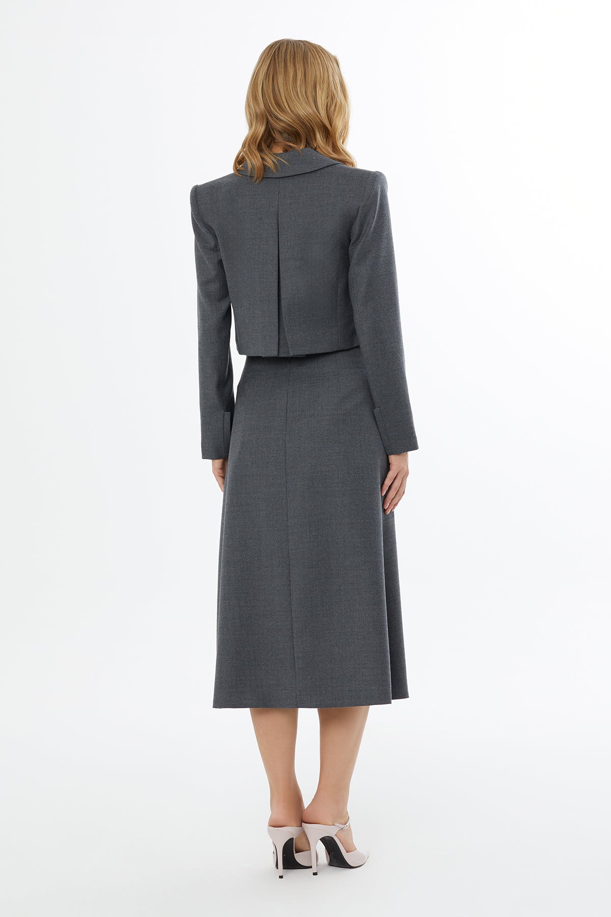 Düğmeli Çıtçıtlı Kısa Boylu Ceket