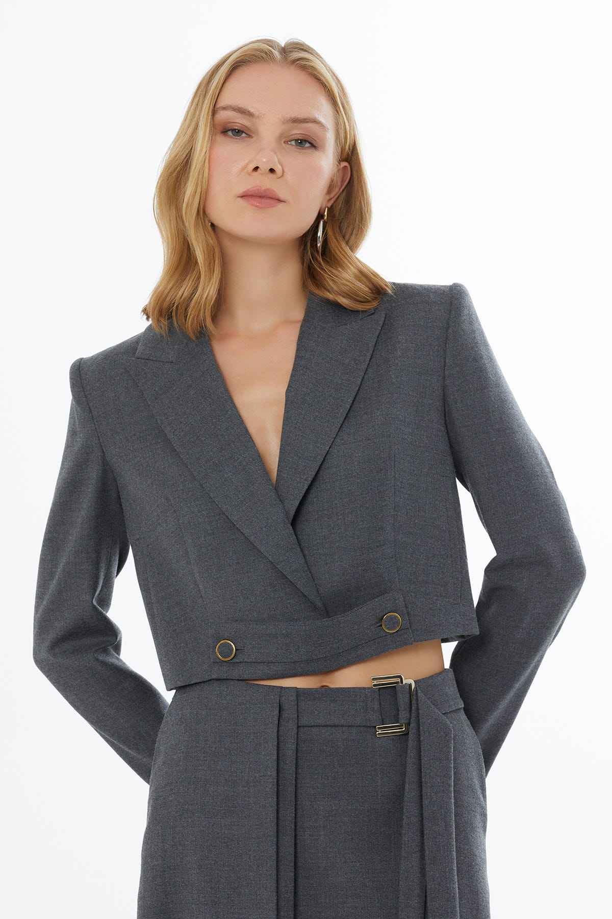 Düğmeli Çıtçıtlı Kısa Boylu Ceket