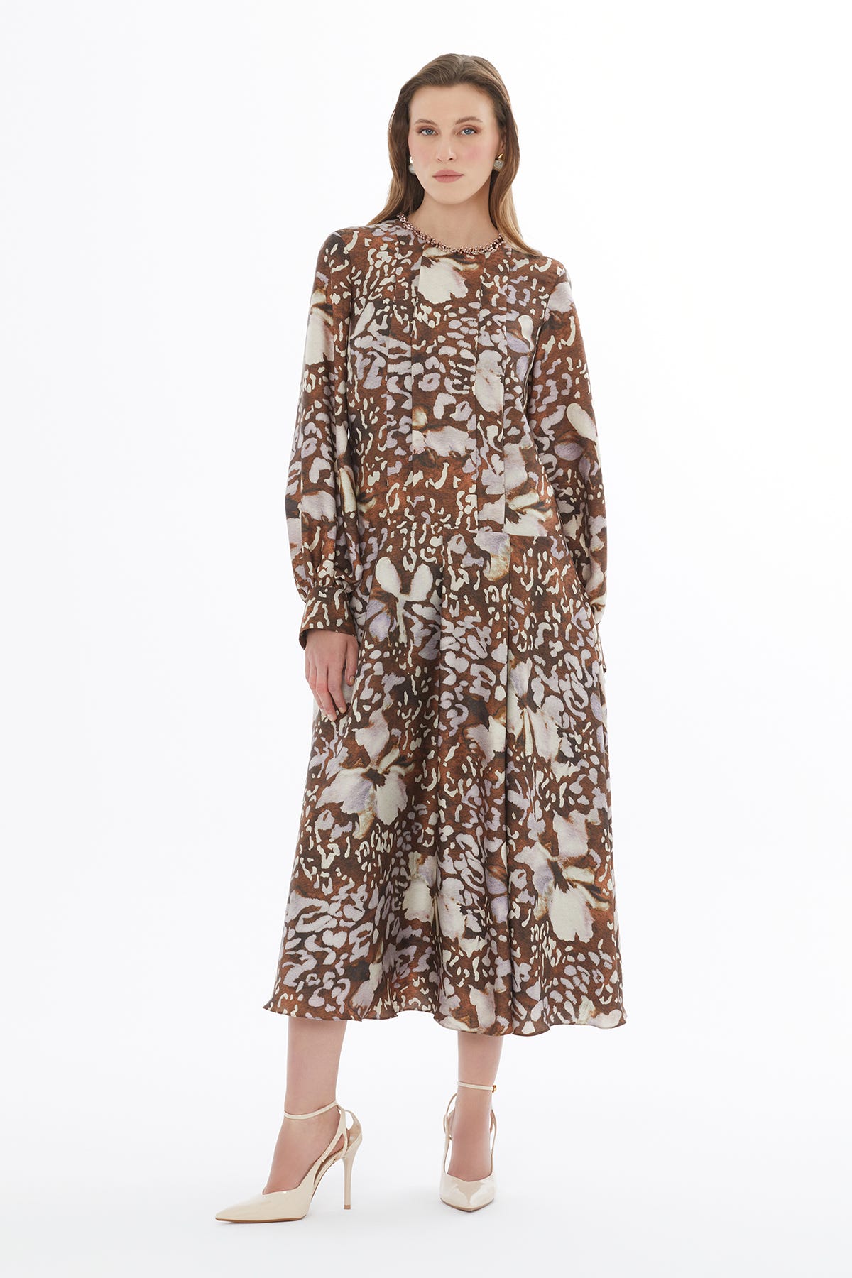 Yaka Boncuk İşleme Detaylı Maxi Elbise