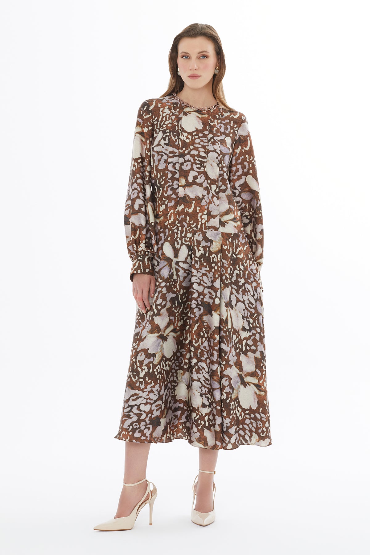 Yaka Boncuk İşleme Detaylı Uzun Elbise