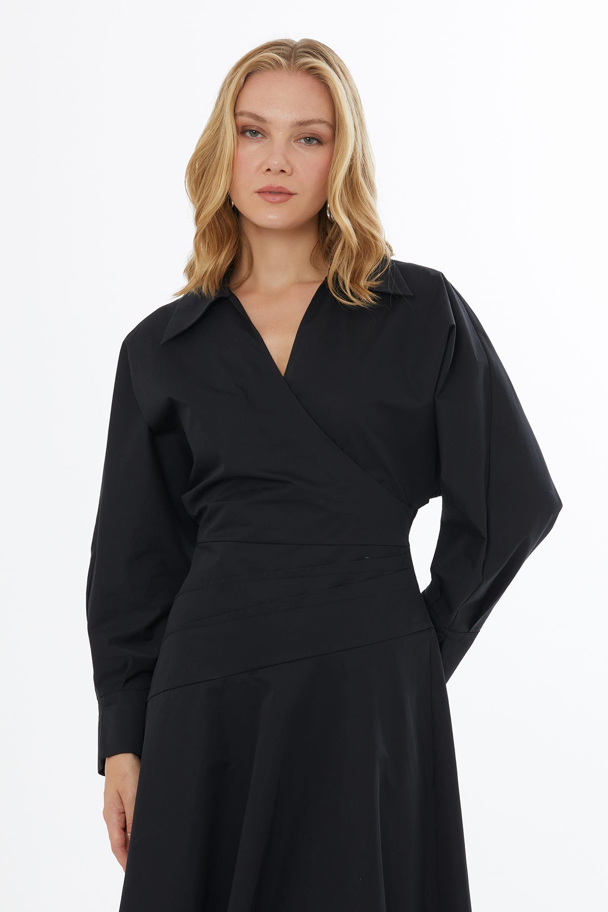 Önü Pili Dikişli Arkası Gizli Fermuarlı Uzun Elbise