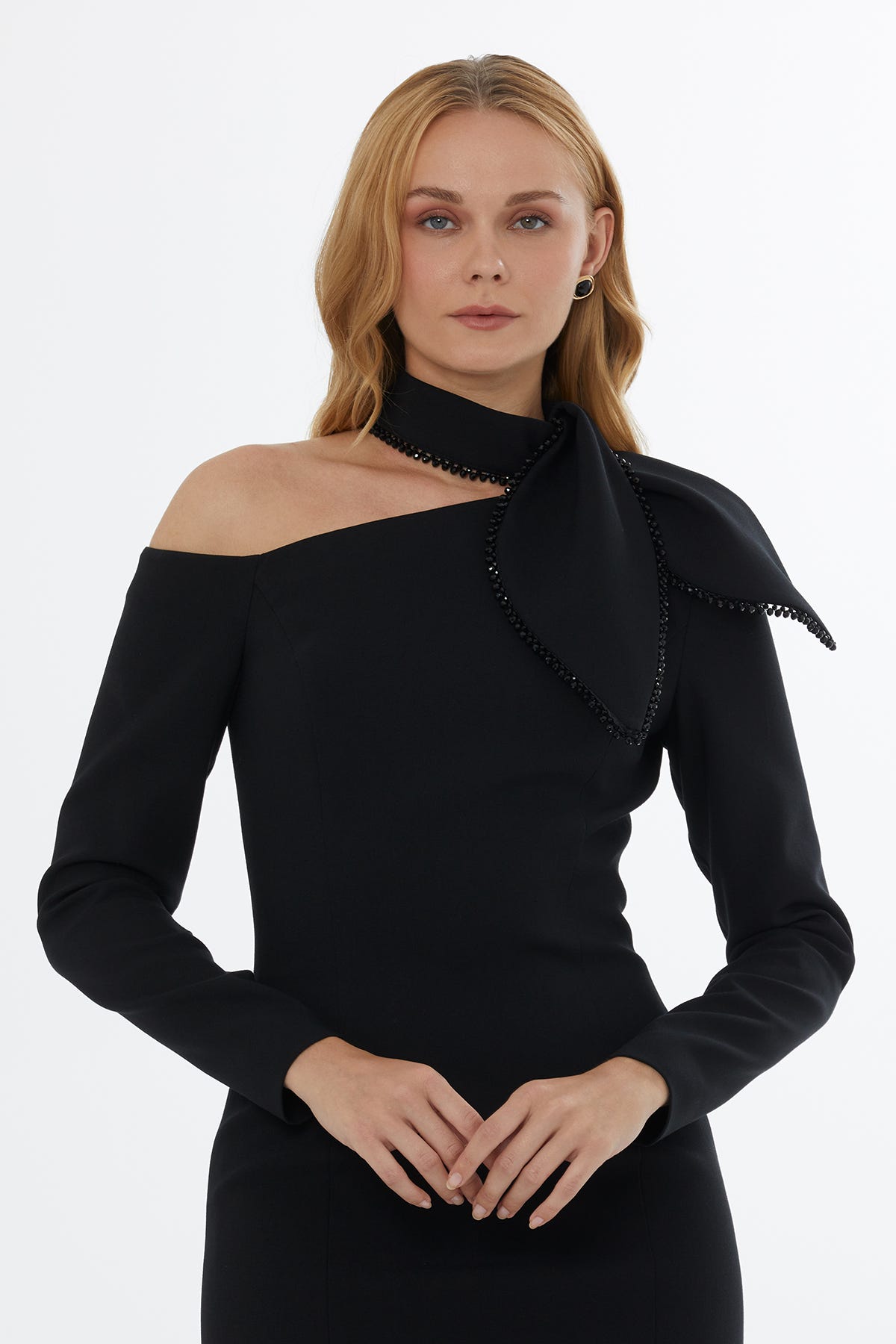 Arka Orta Ve Kollar Gizli Fermuarlı İşlemeli Midi Elbise