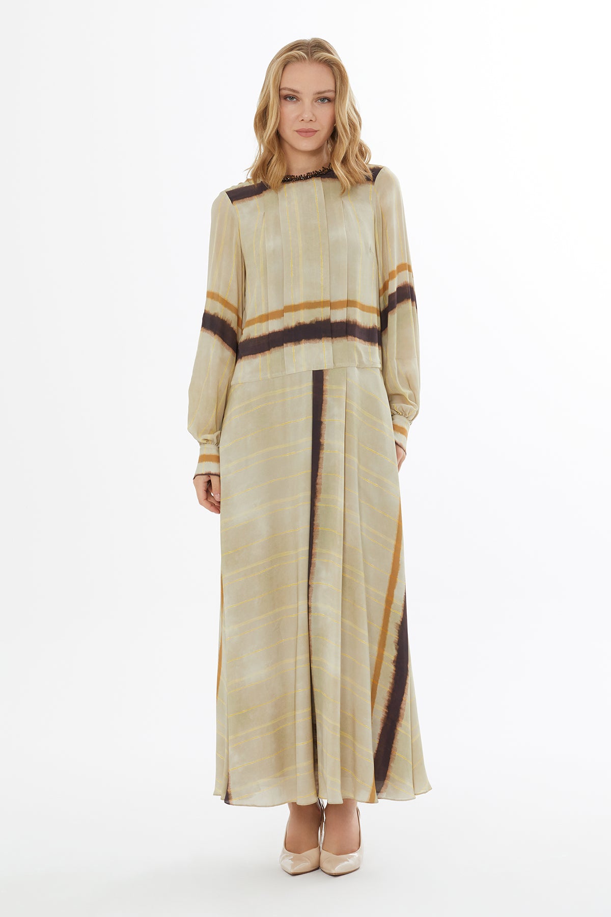 Yakası Boncuk İşlemeli Astarlı Uzun Elbise