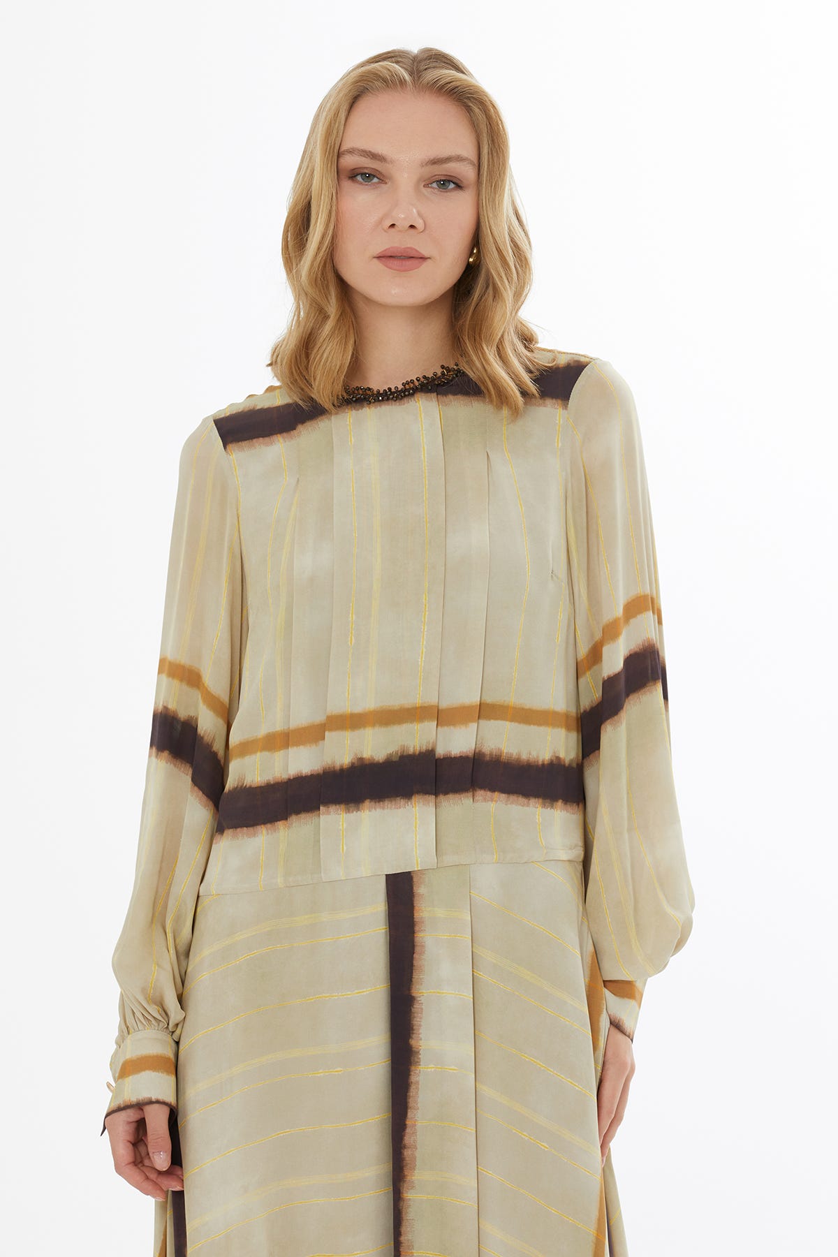 Yakası Boncuk İşlemeli Astarlı Uzun Elbise