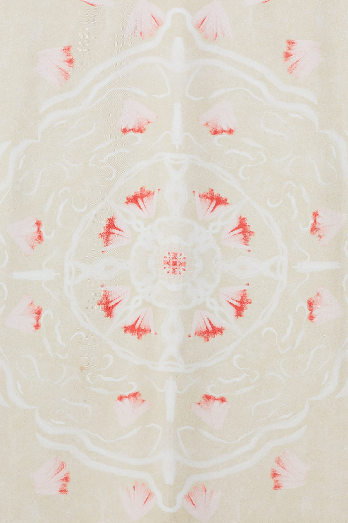 Simetrik Ve Pembe Çiçek Motifli Eşarp