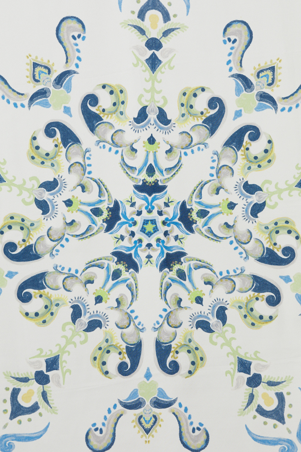 Simetrik Motiflenmiş Desenli Eşarp