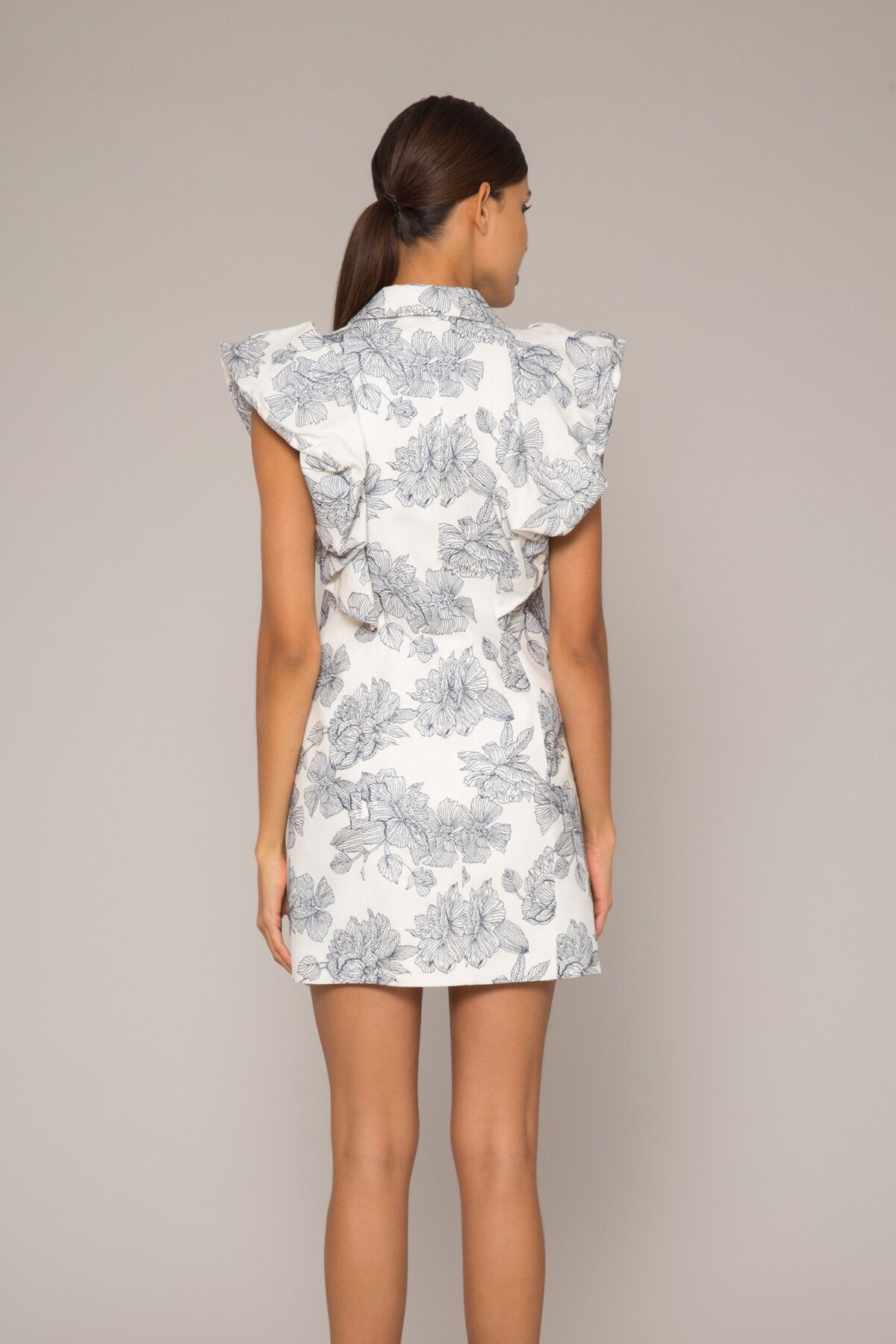 Omuzları Hacimli Kolsuz Ceket Elbise