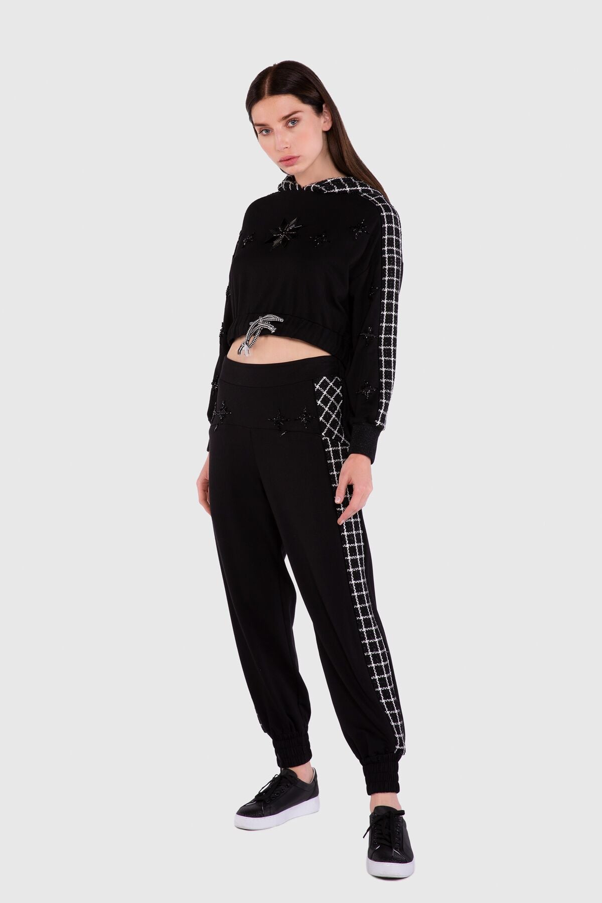 Ekose Detaylı İşlemeli Kapşonlu Sweatshirt