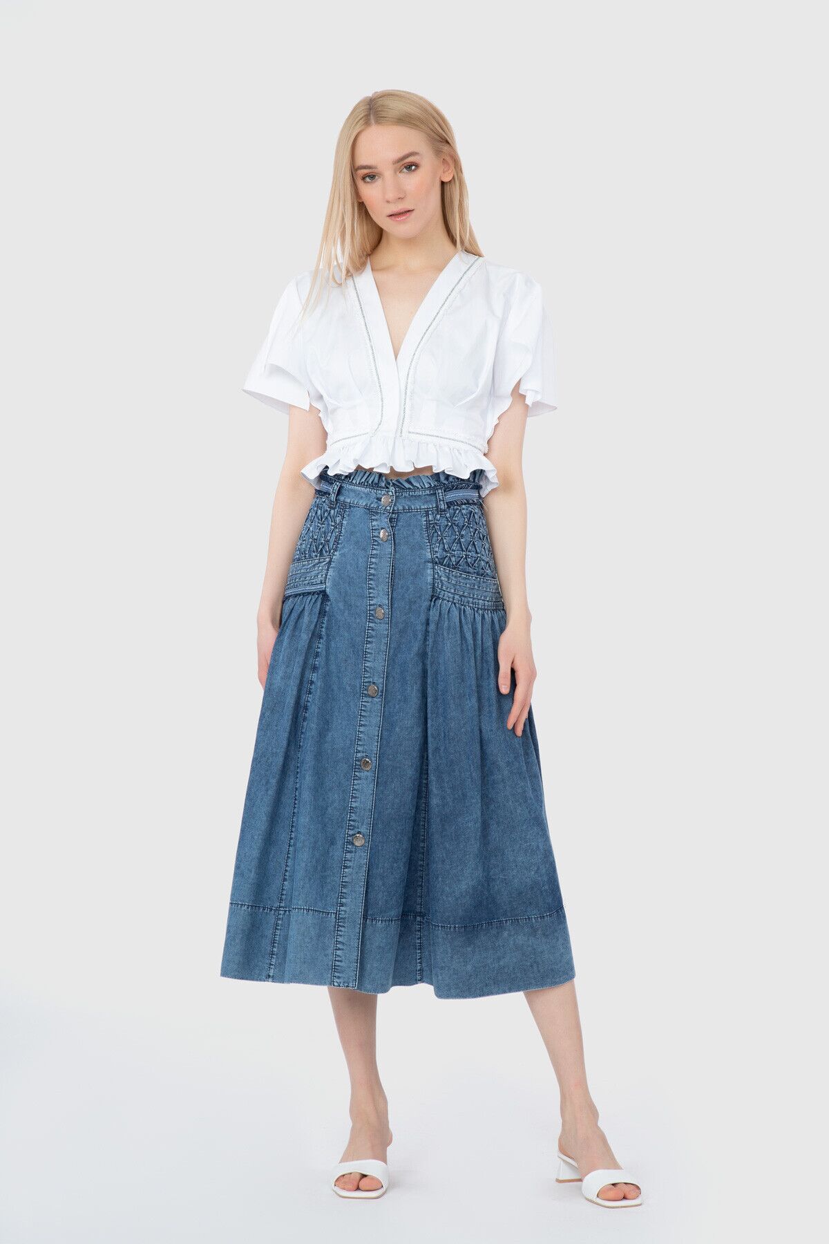 Şerit Ve Fırfır Detaylı V Yaka Crop Boy Poplin Bluz