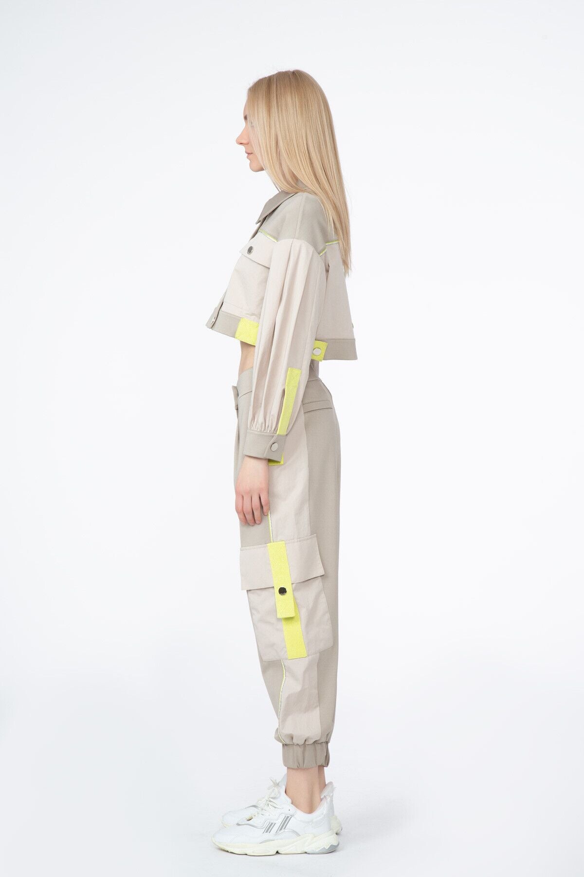 Neon Bant Ve İşleme Nakış Detaylı Crop Ceket