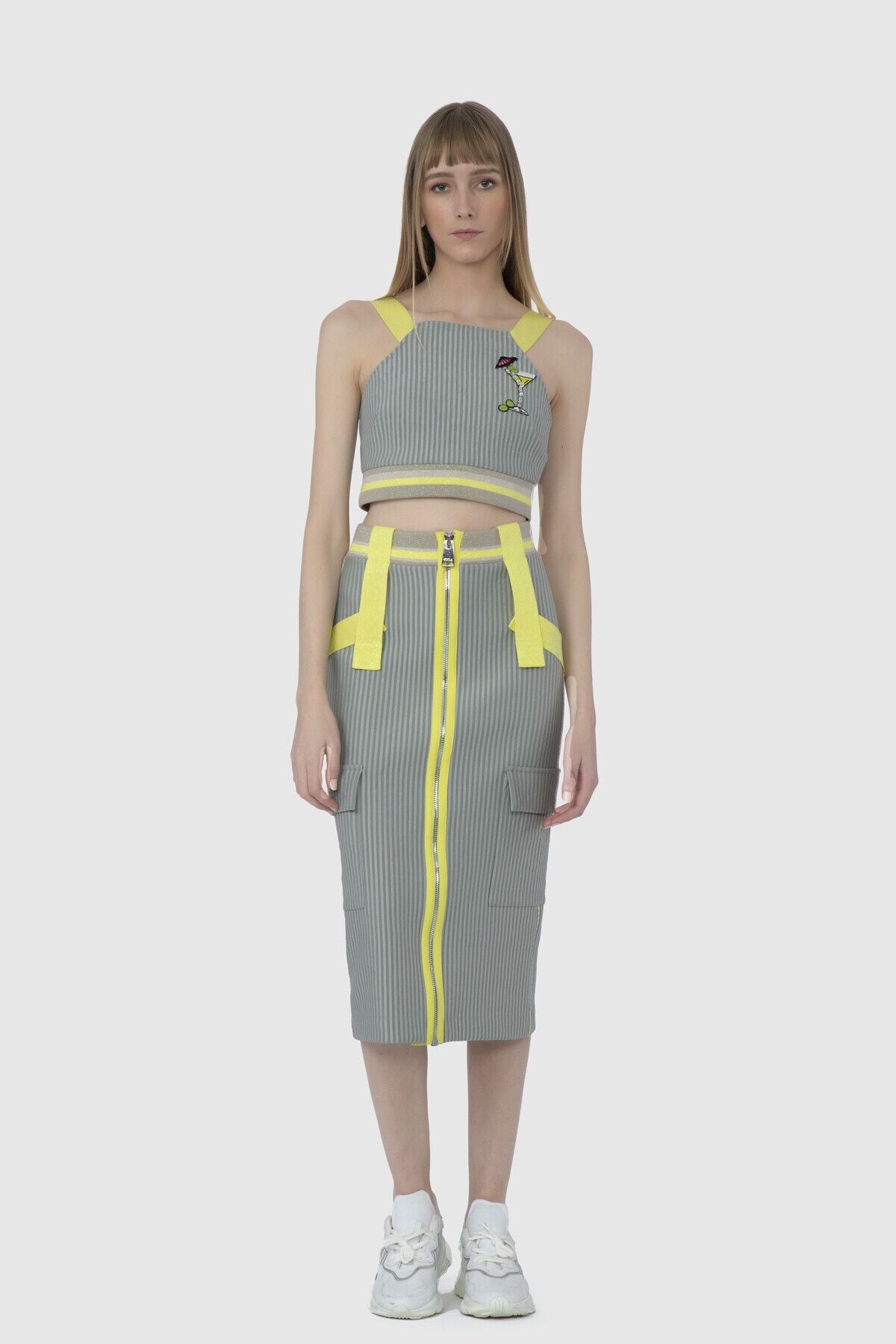Neon Bant Ve Nakış Detaylı Crop Top