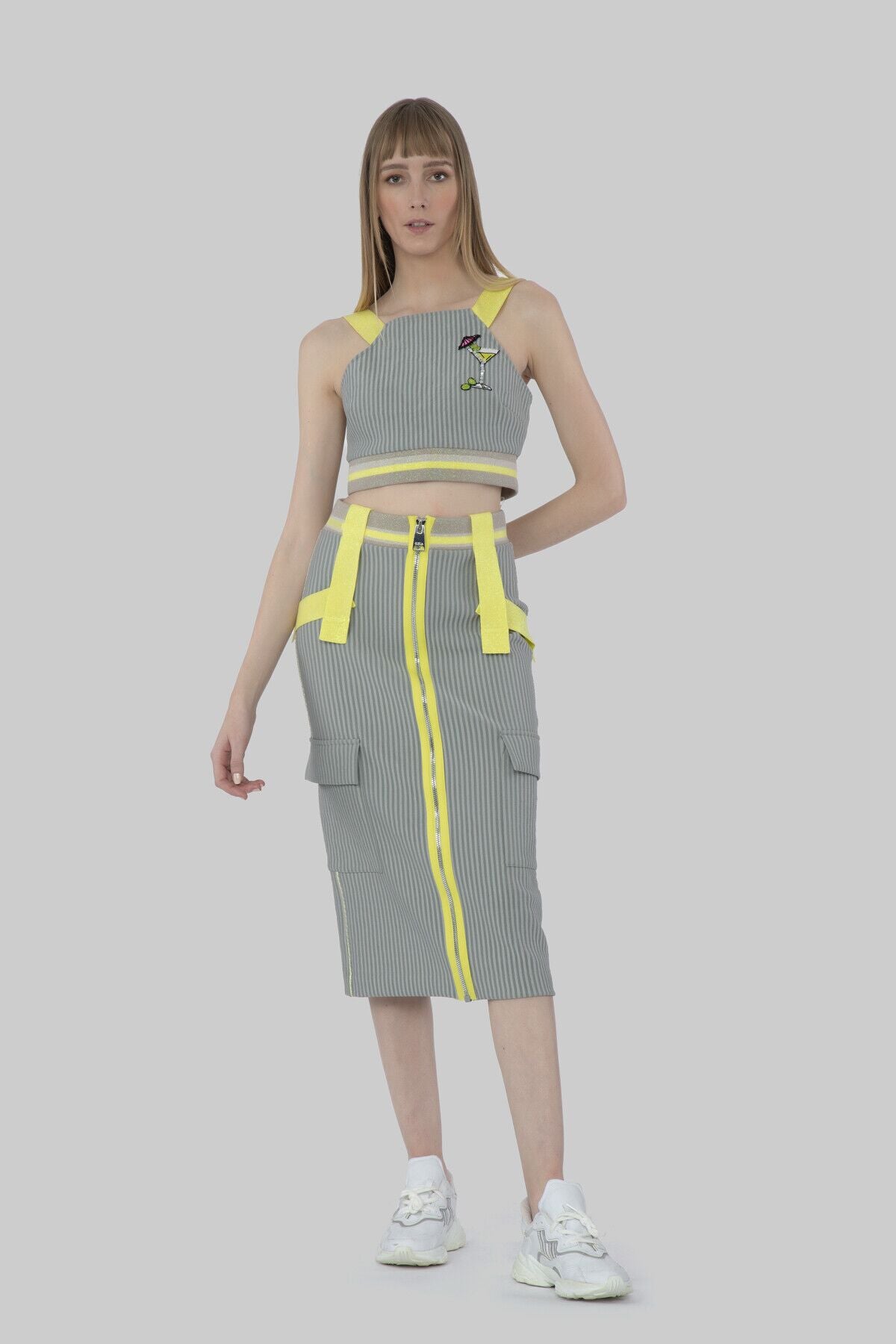 Neon Bant Ve Nakış Detaylı Crop Top