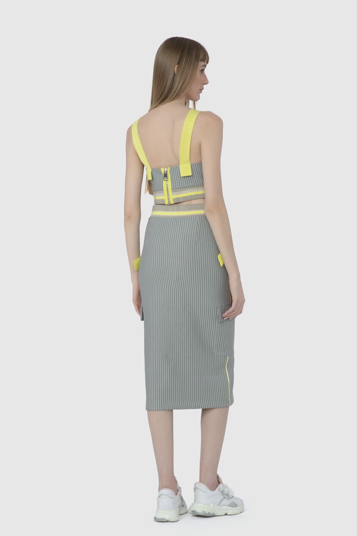 Neon Bant Ve Nakış Detaylı Crop Top