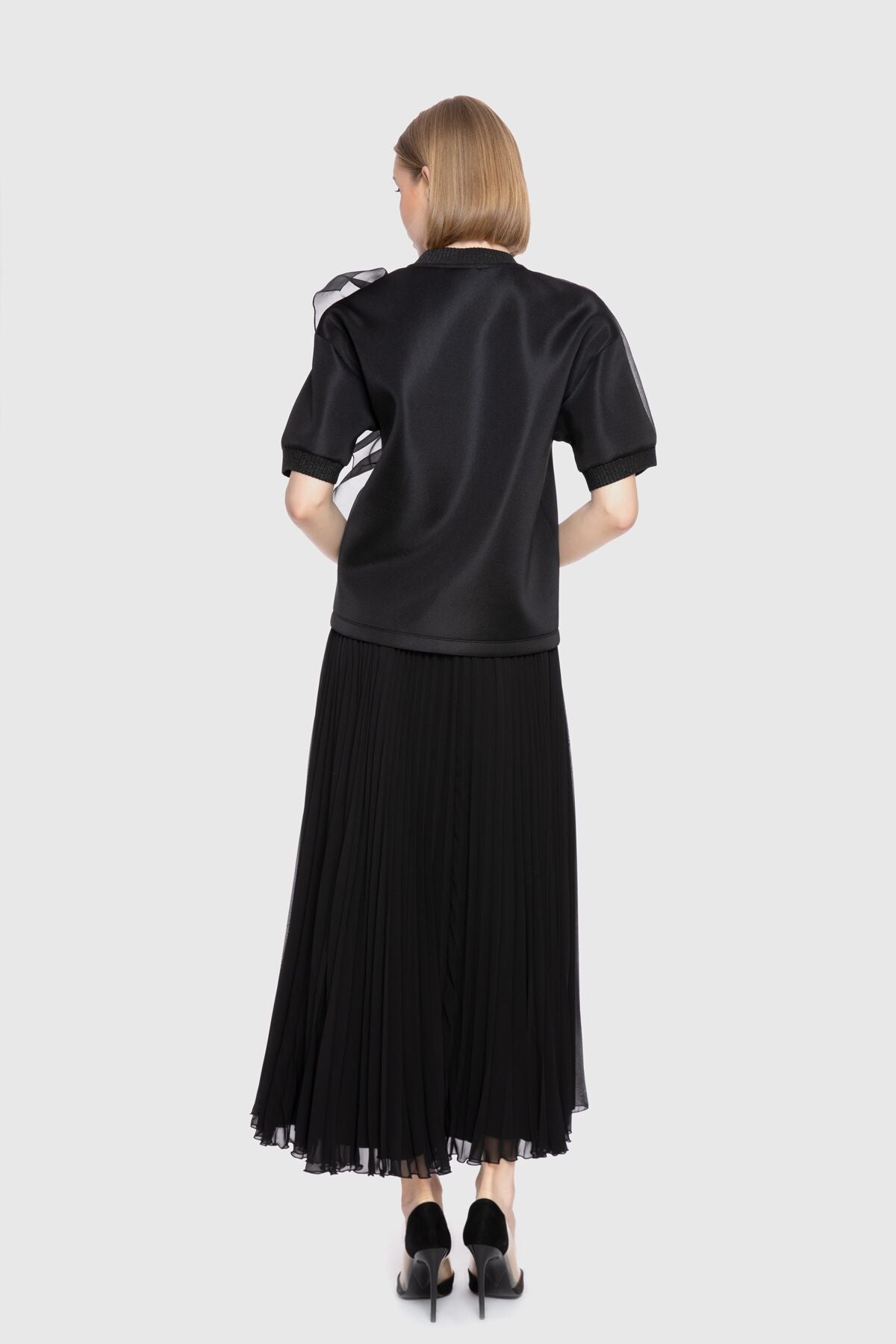 Organze Volan Detaylı İşlemeli Scuba Siyah T-Shirt