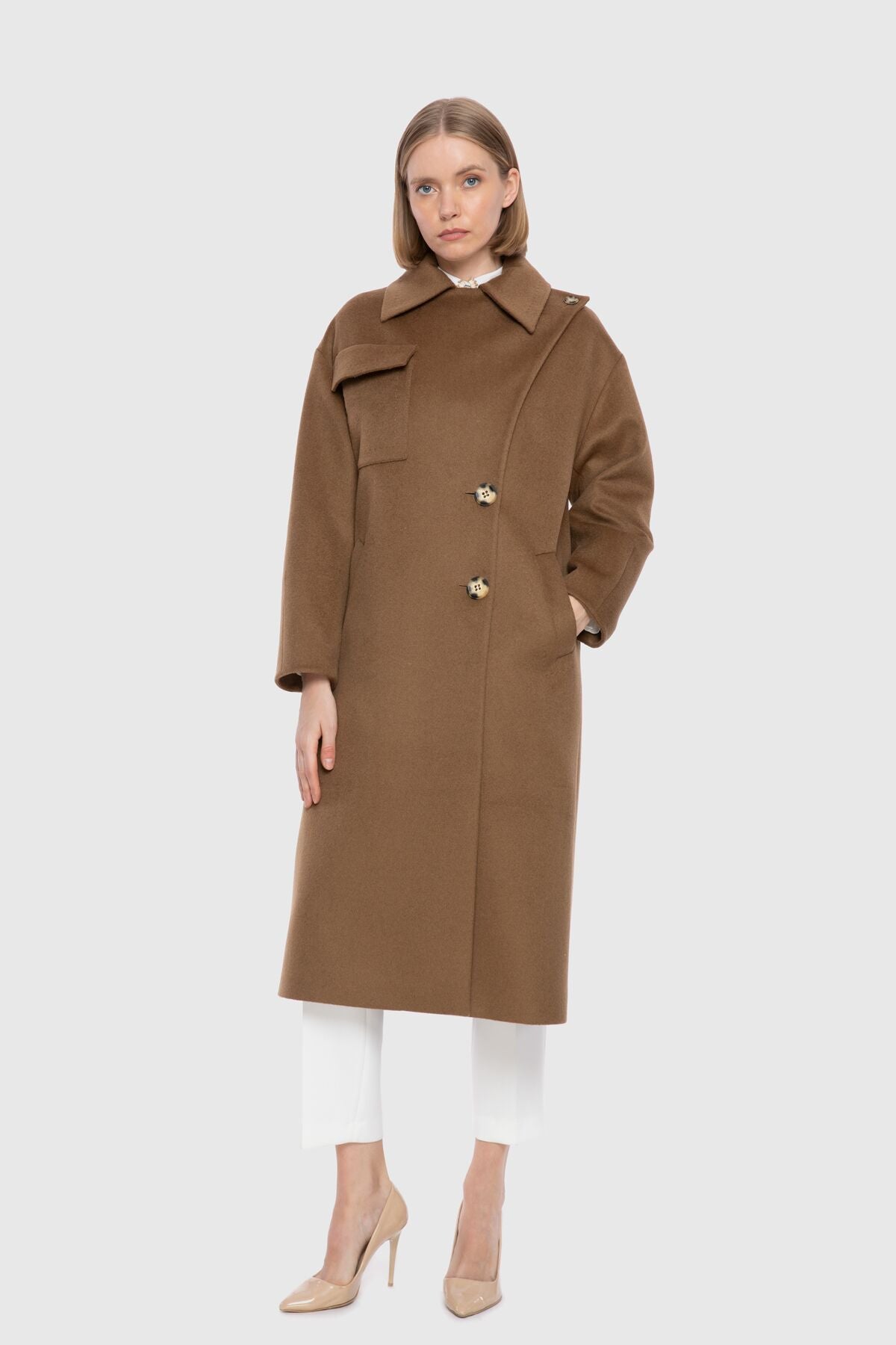 Asimetrik Yaka Detaylı Kaşe Kaban