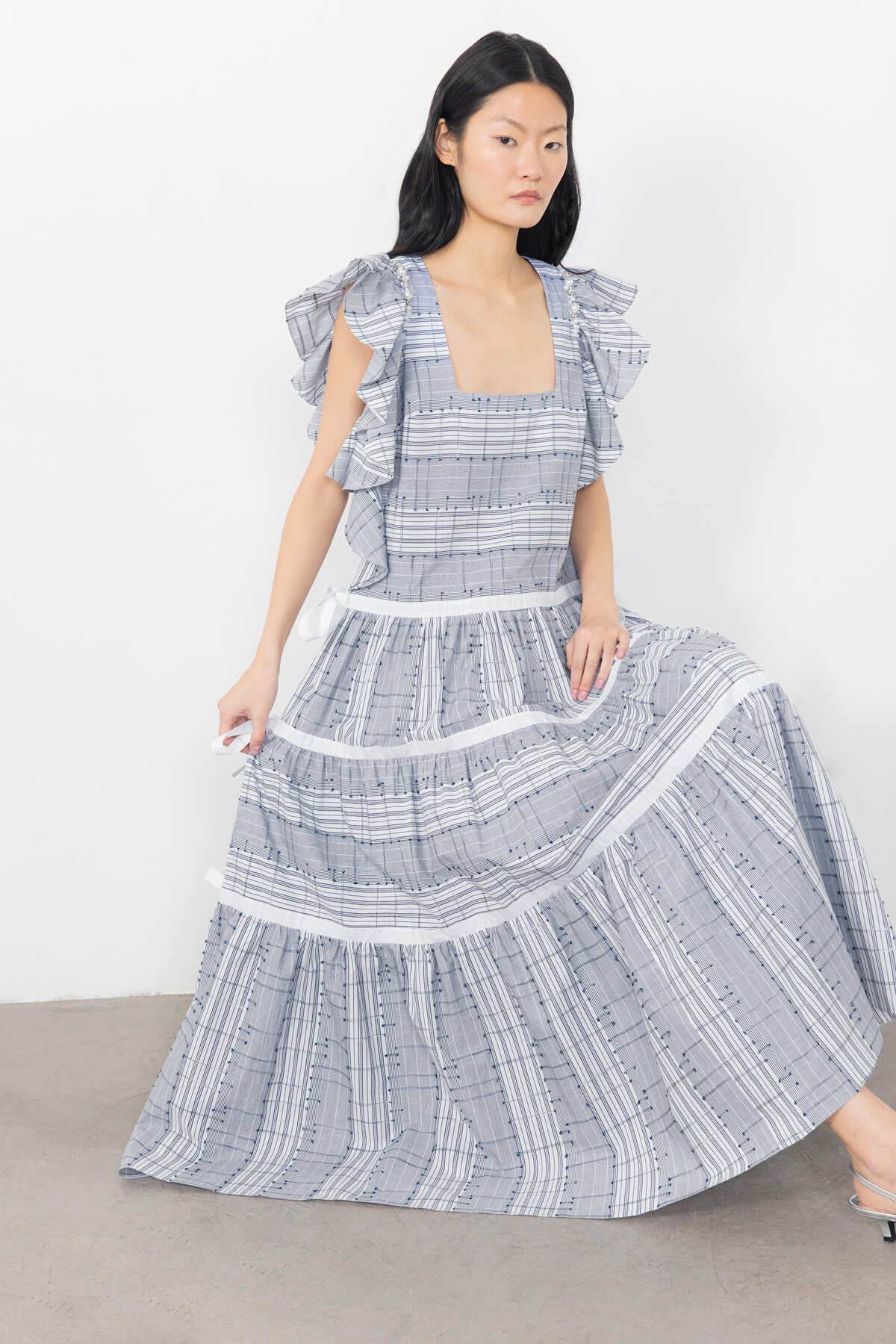 İşleme Detaylı Volan Kollu Yandan Fiyonklu Maxi Elbise