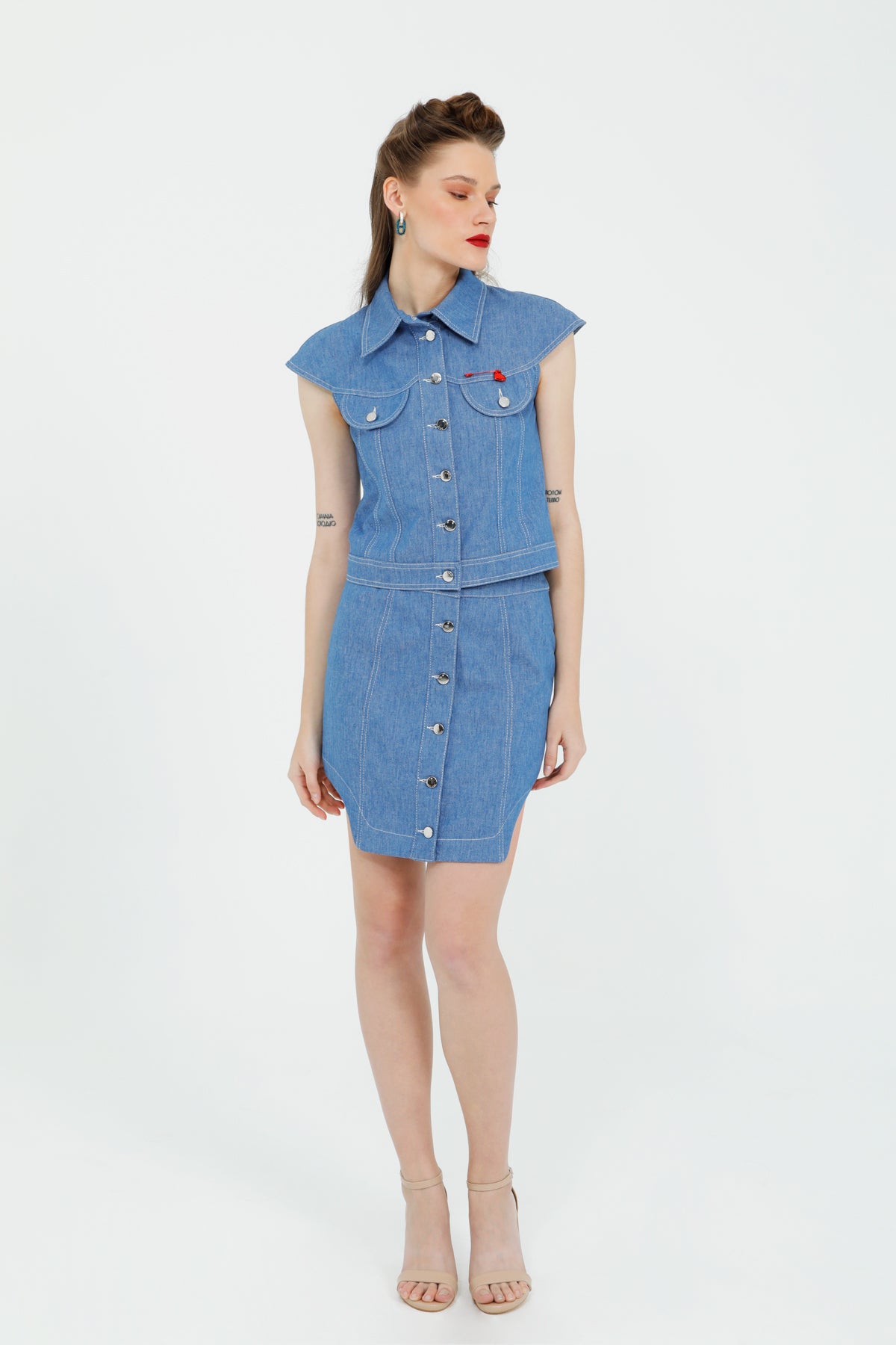 Yan Pencere Detaylı Önü Düğmeli Mini Etek