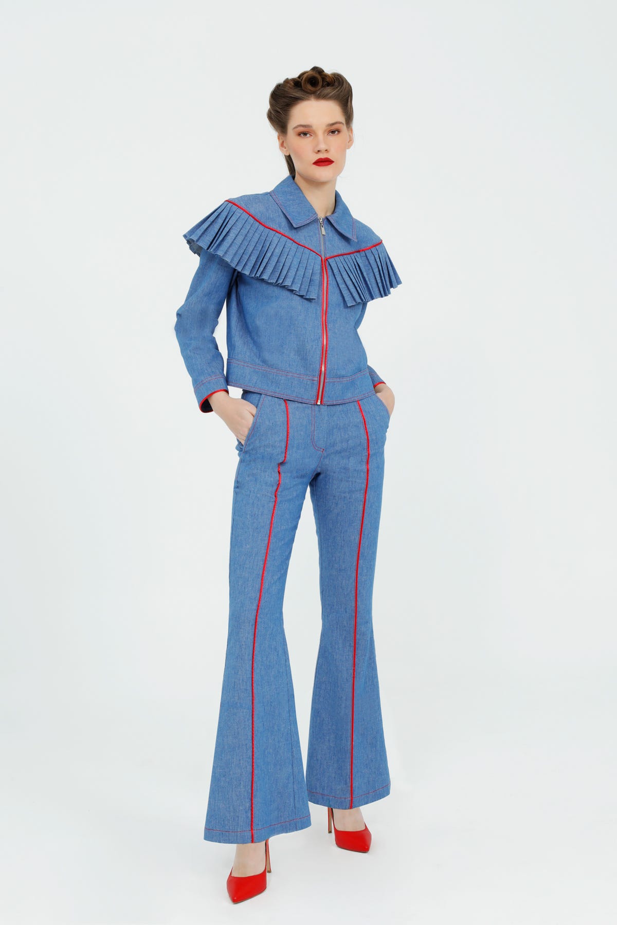 Omuz Plise Detaylı Önü Fermuarlı Ceket